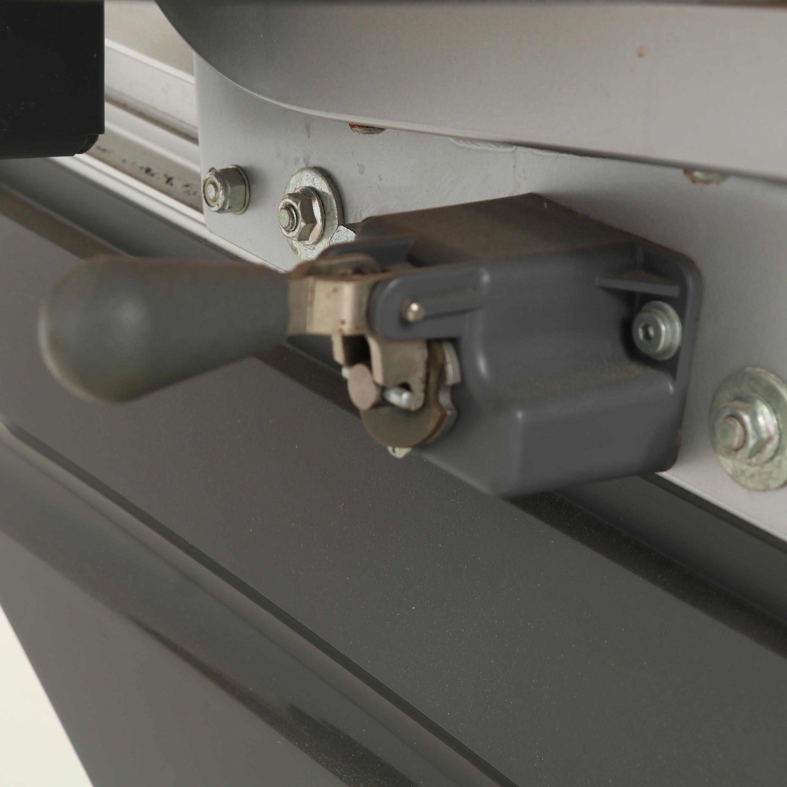 Life Fitness 95Ri Recumbent Exercise Bike, Contemporary