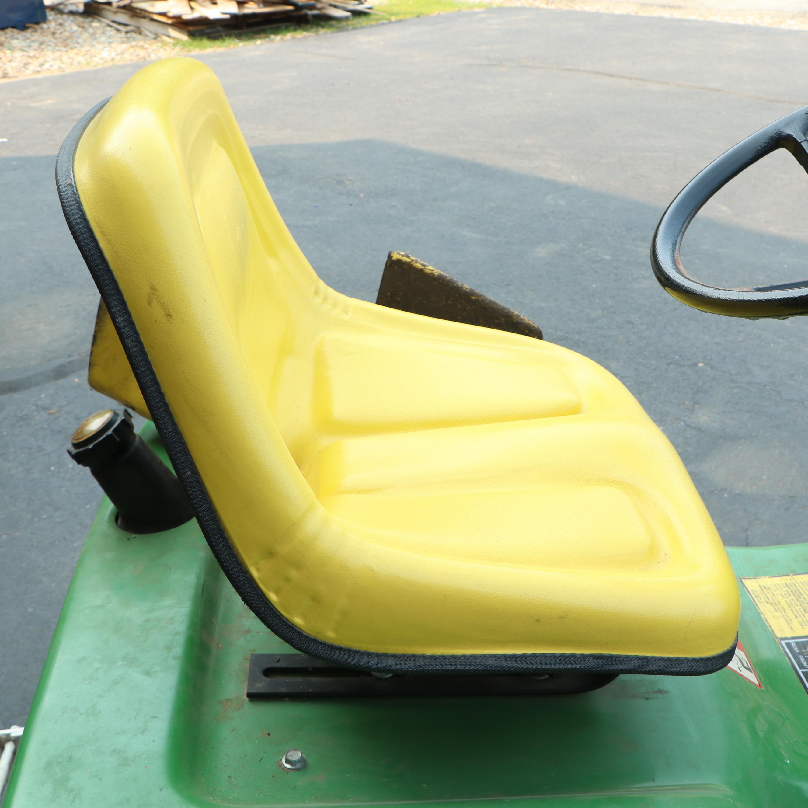 John Deere 318 Lawn Tractor