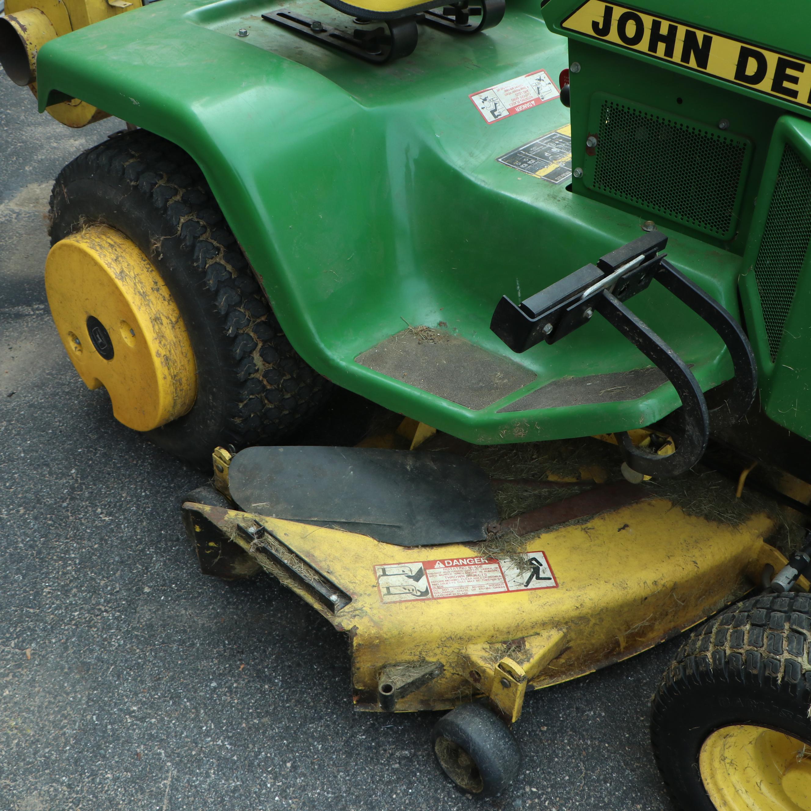 John Deere 318 Lawn Tractor