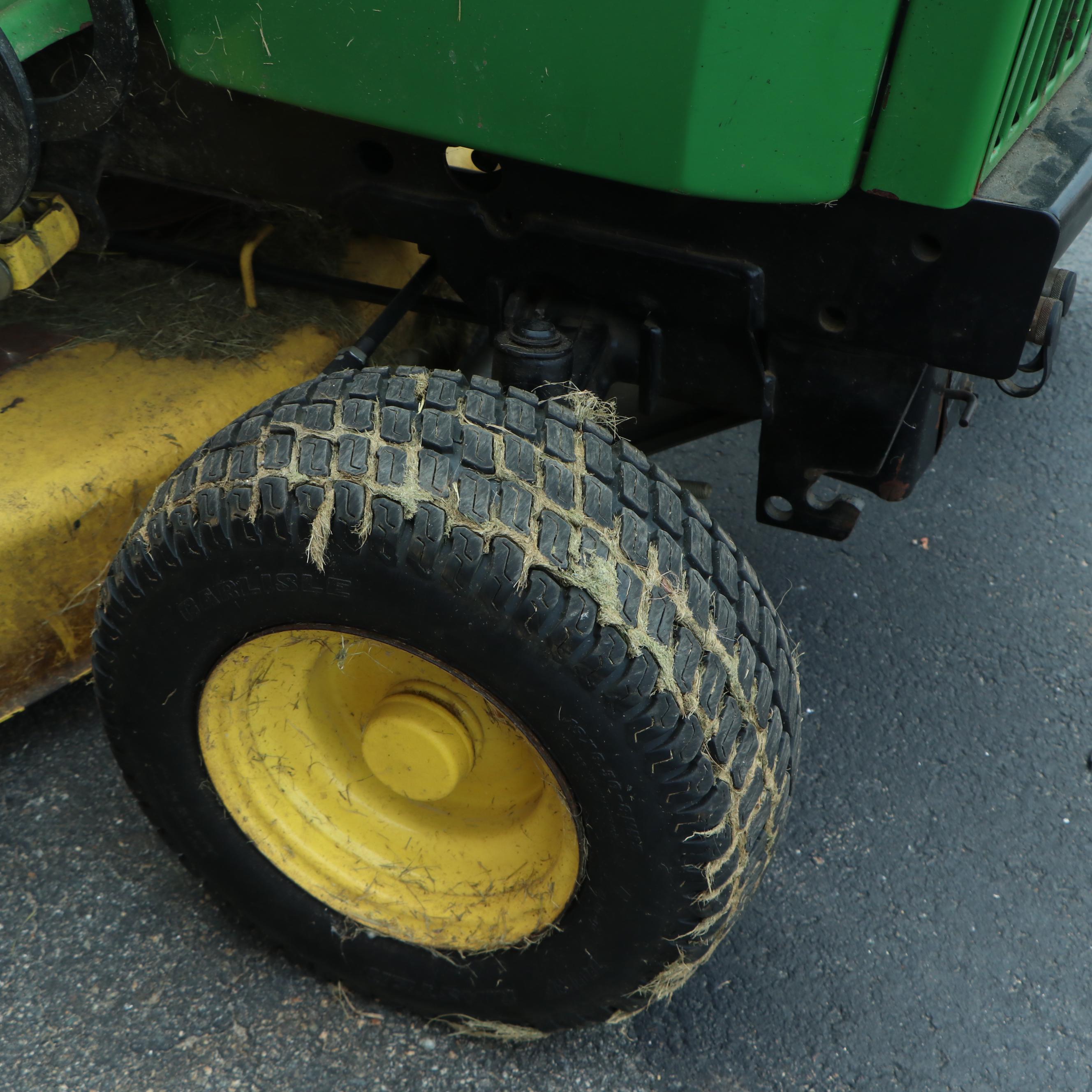 John Deere 318 Lawn Tractor