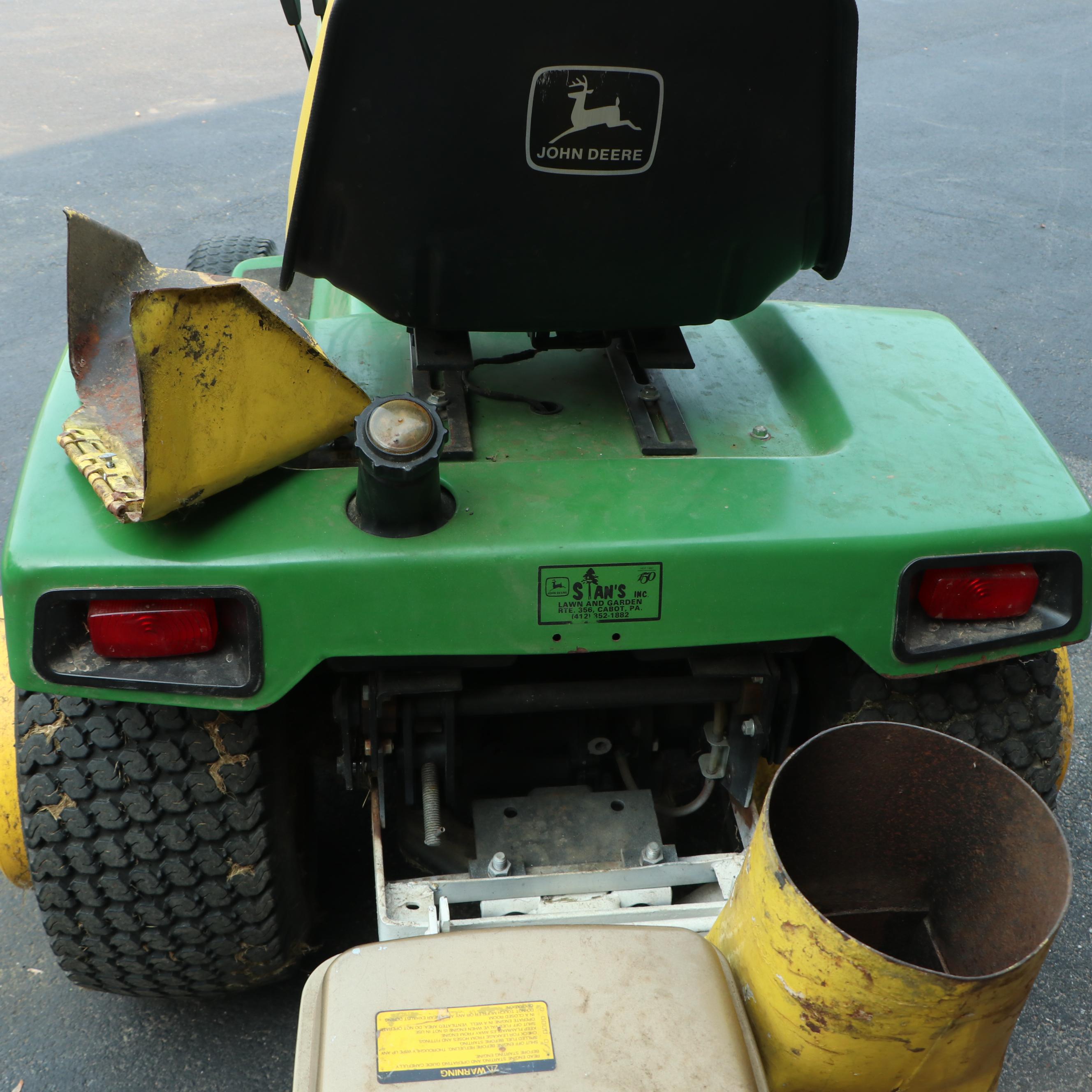 John Deere 318 Lawn Tractor