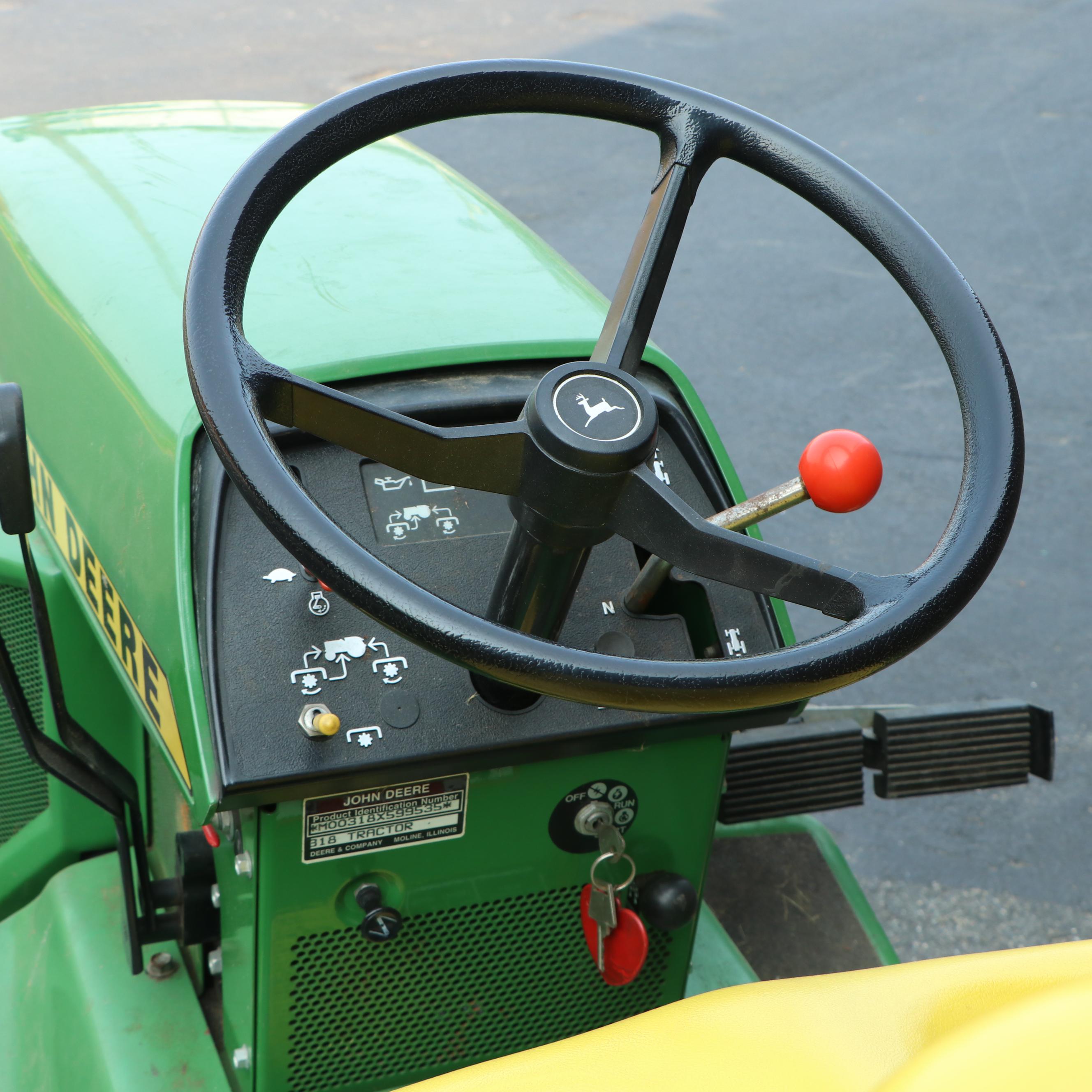 John Deere 318 Lawn Tractor