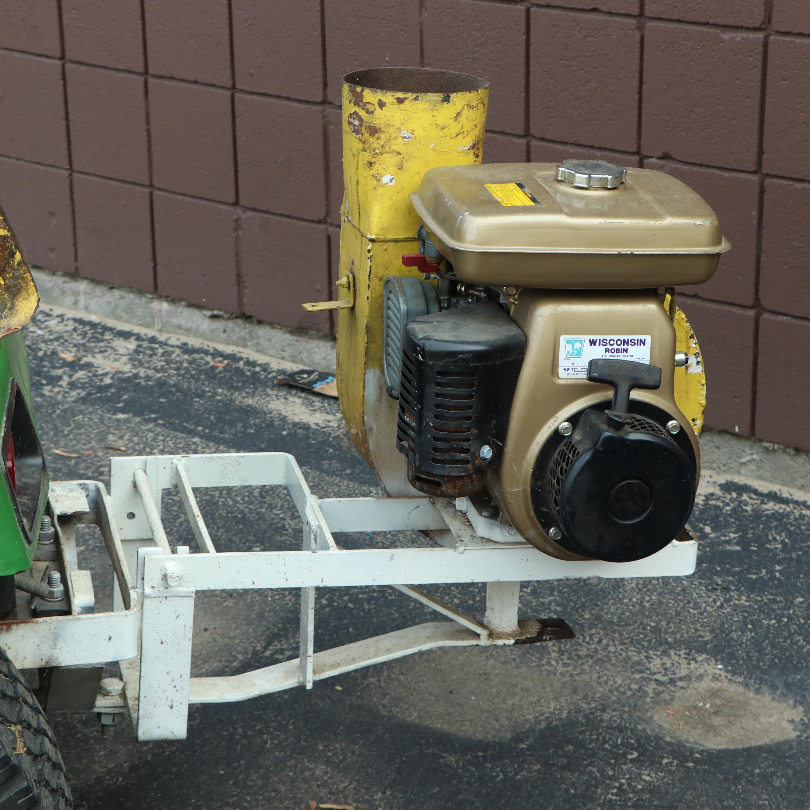 John Deere 318 Lawn Tractor
