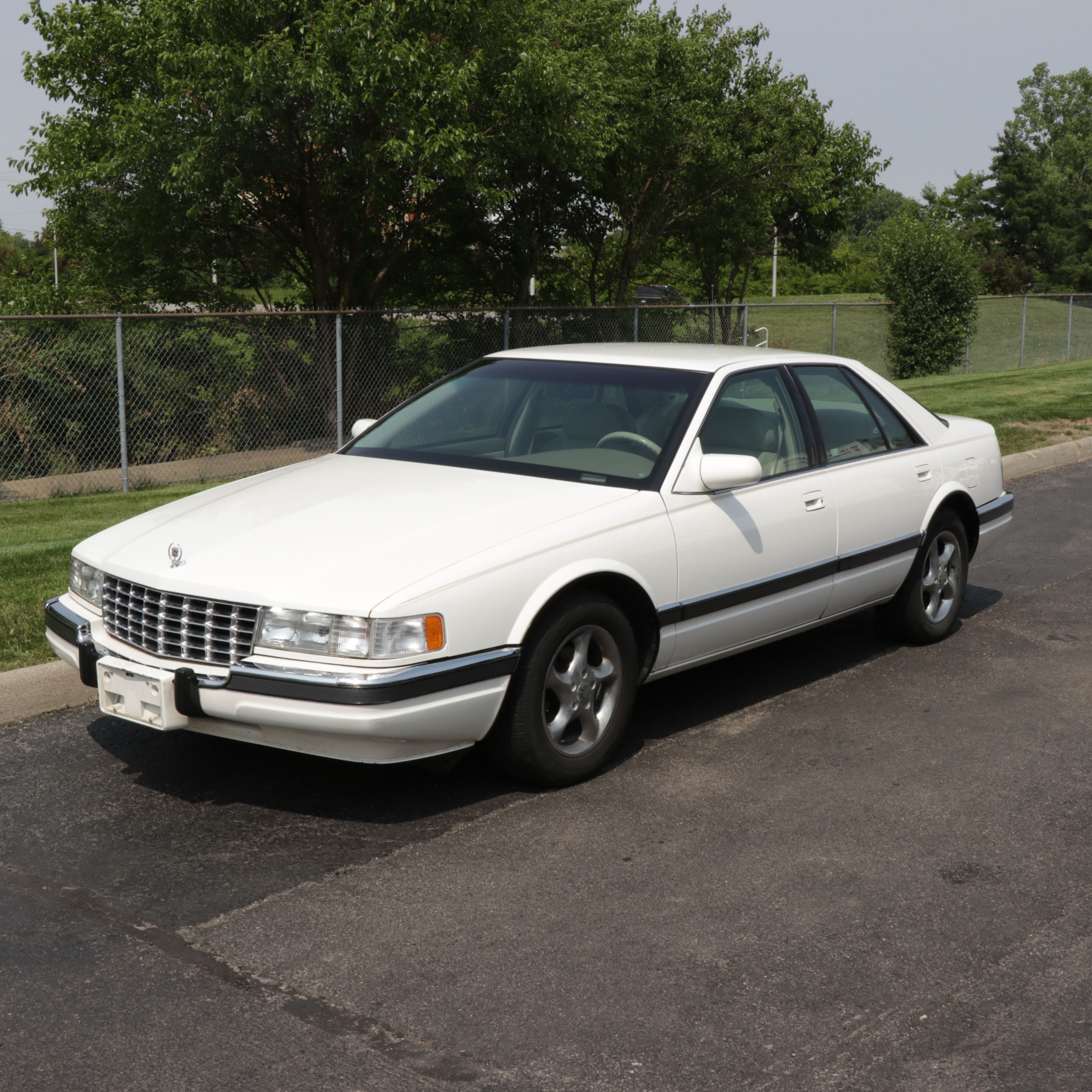 1996 White Cadillac Seville SLS