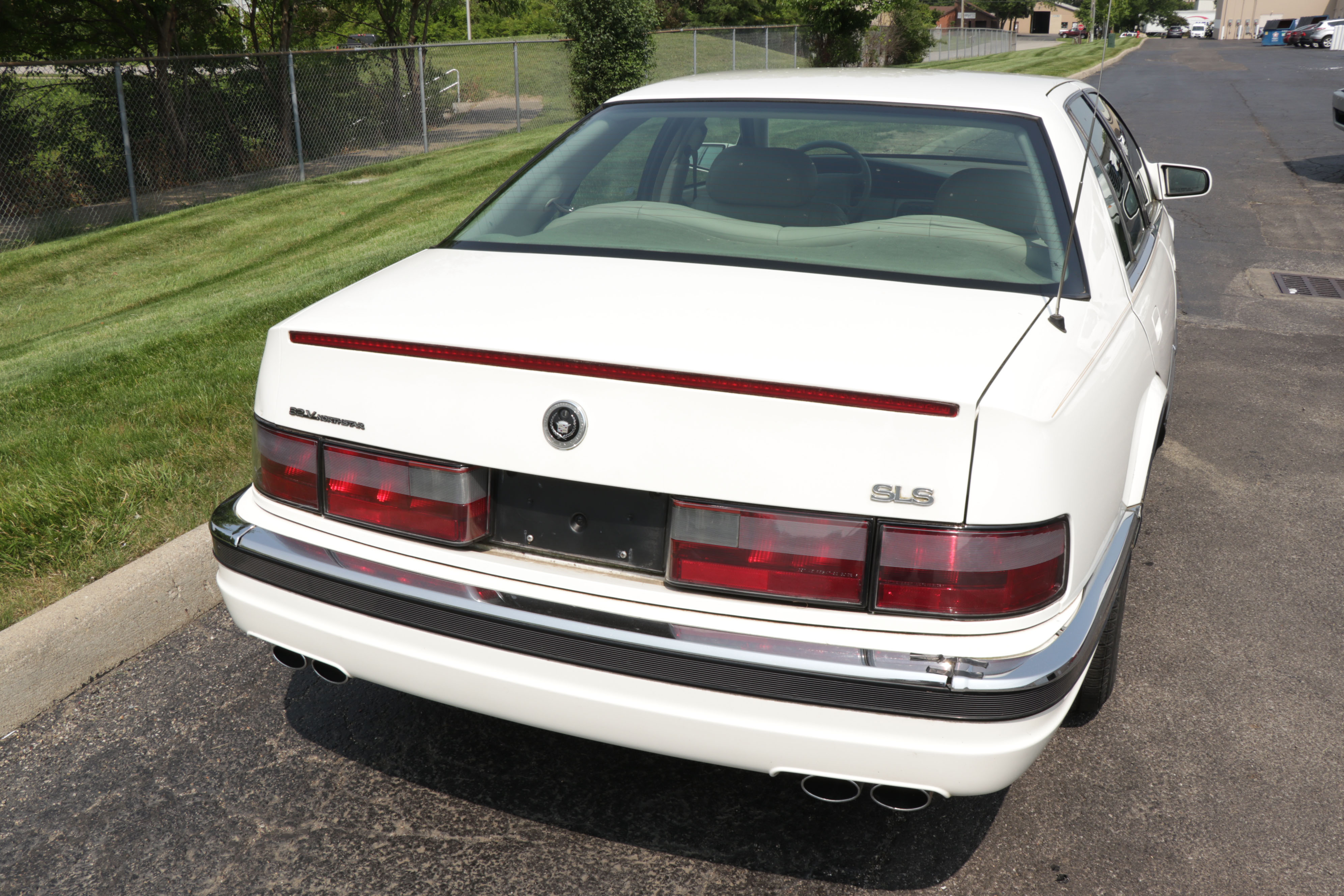 1996 White Cadillac Seville SLS