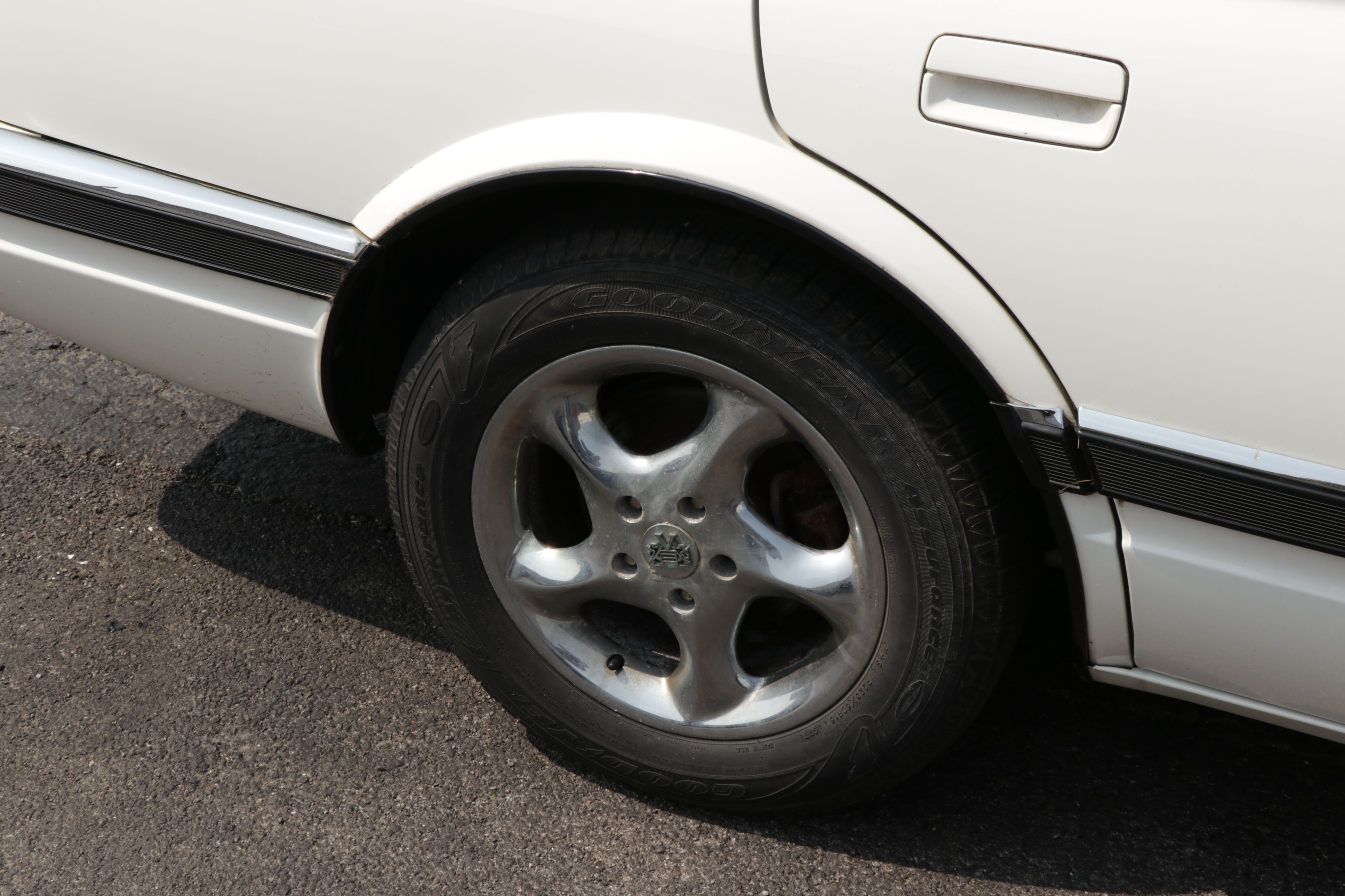1996 White Cadillac Seville SLS