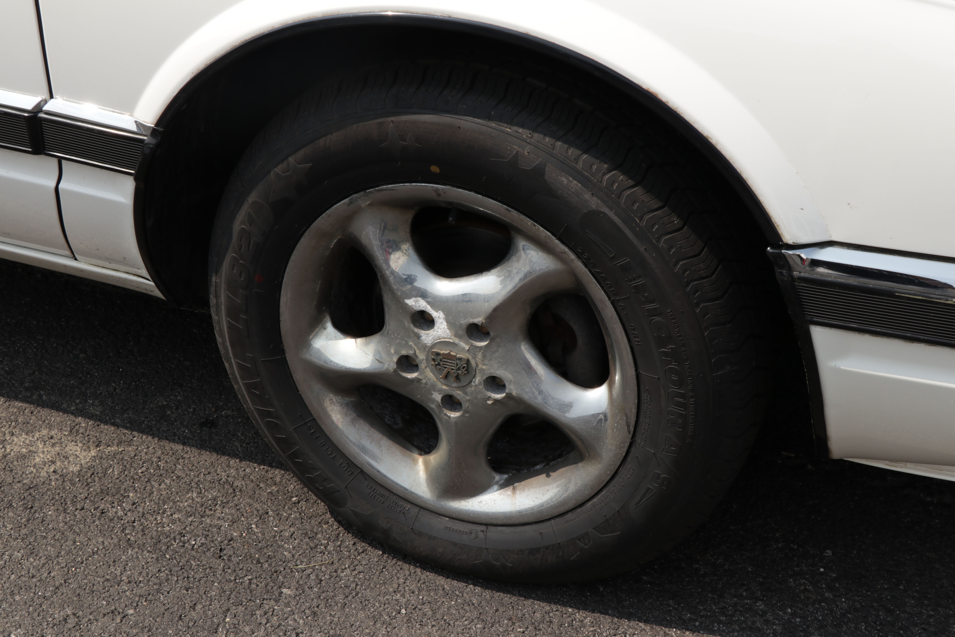 1996 White Cadillac Seville SLS