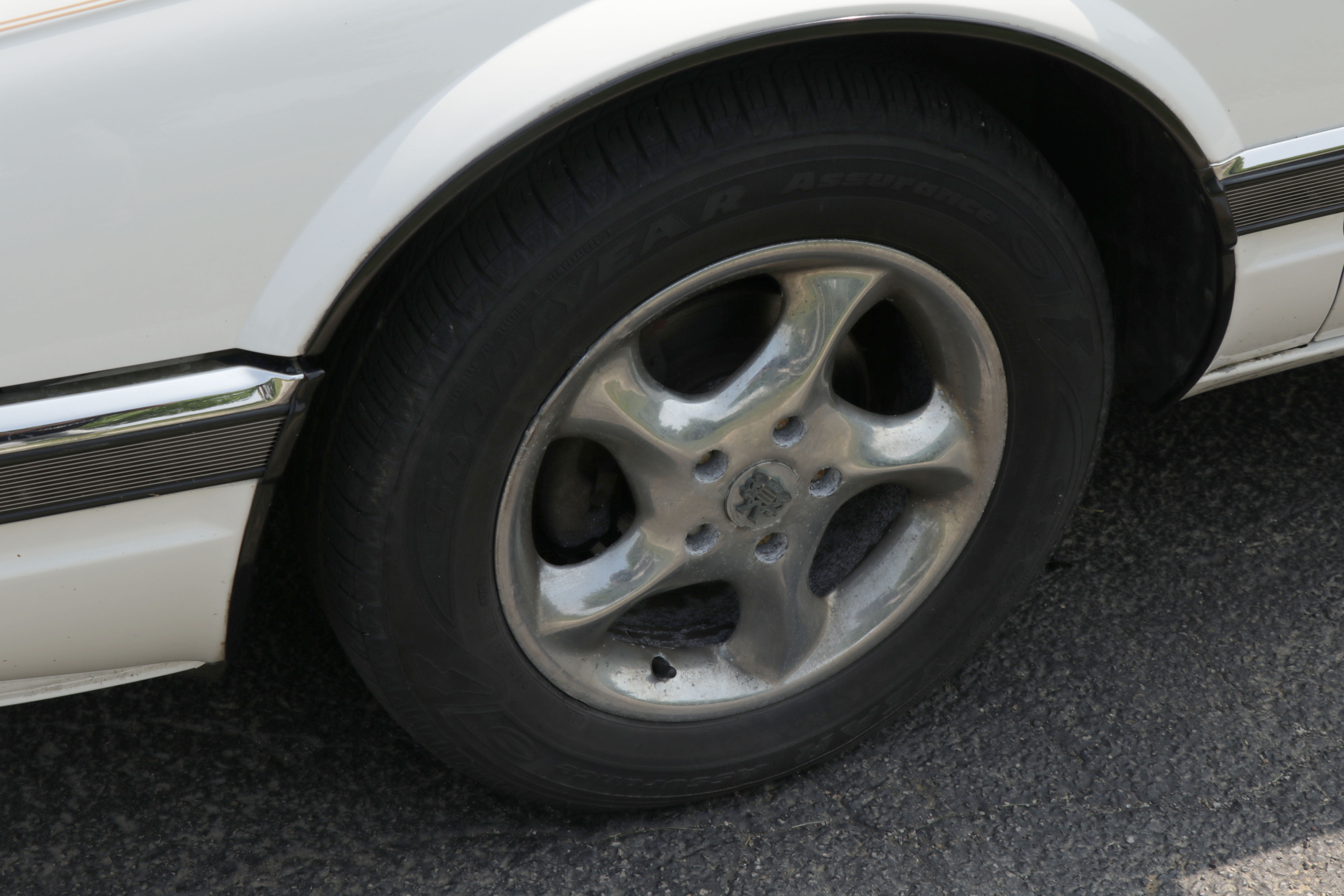 1996 White Cadillac Seville SLS