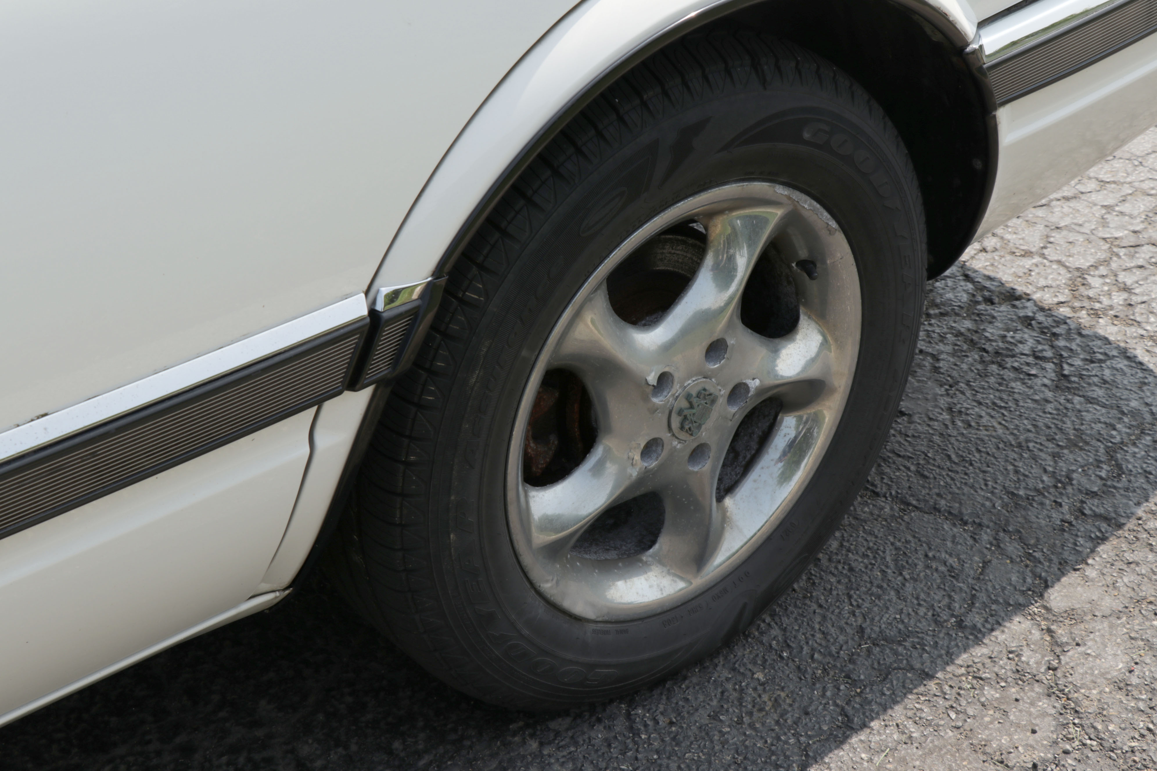1996 White Cadillac Seville SLS