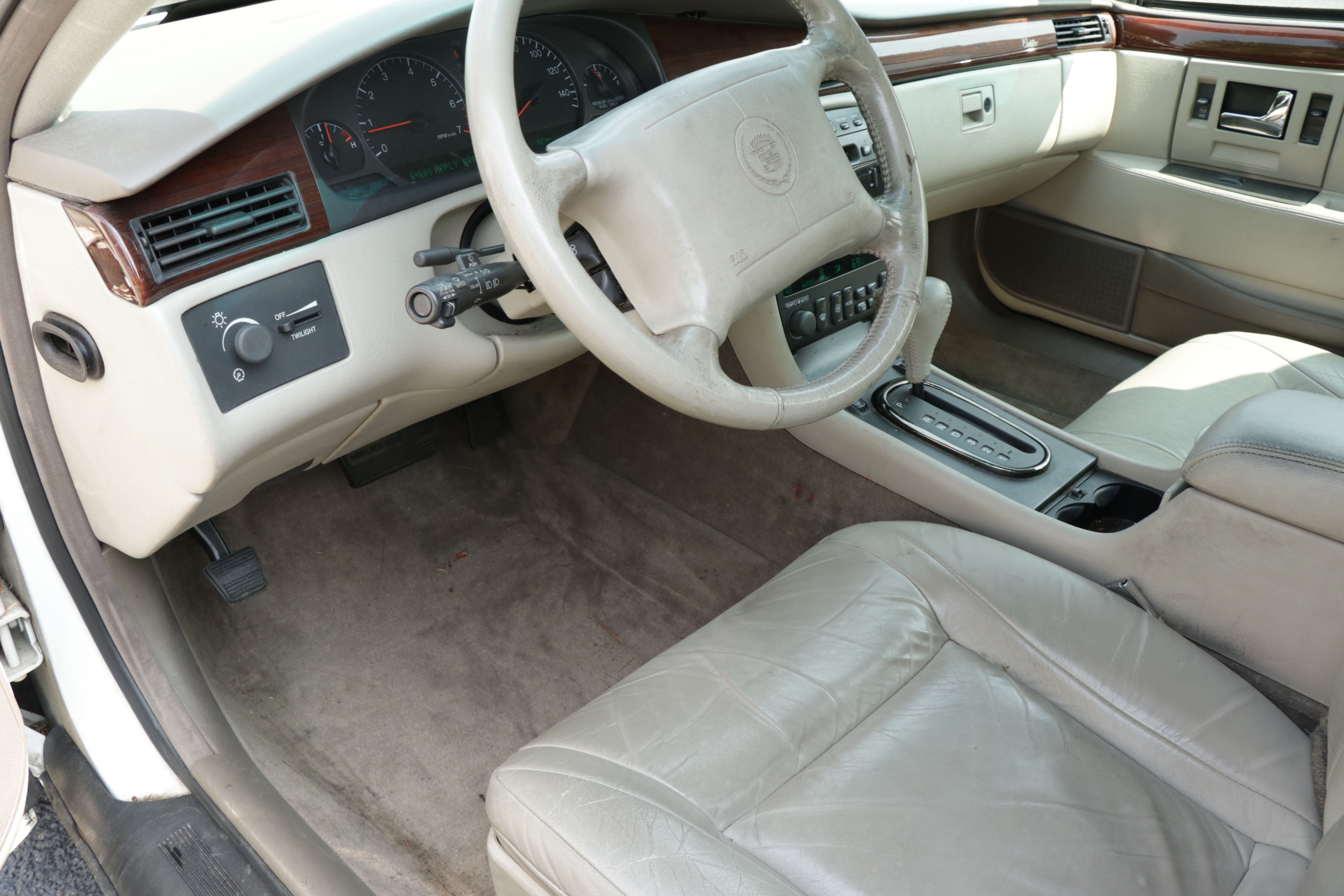 1996 White Cadillac Seville SLS