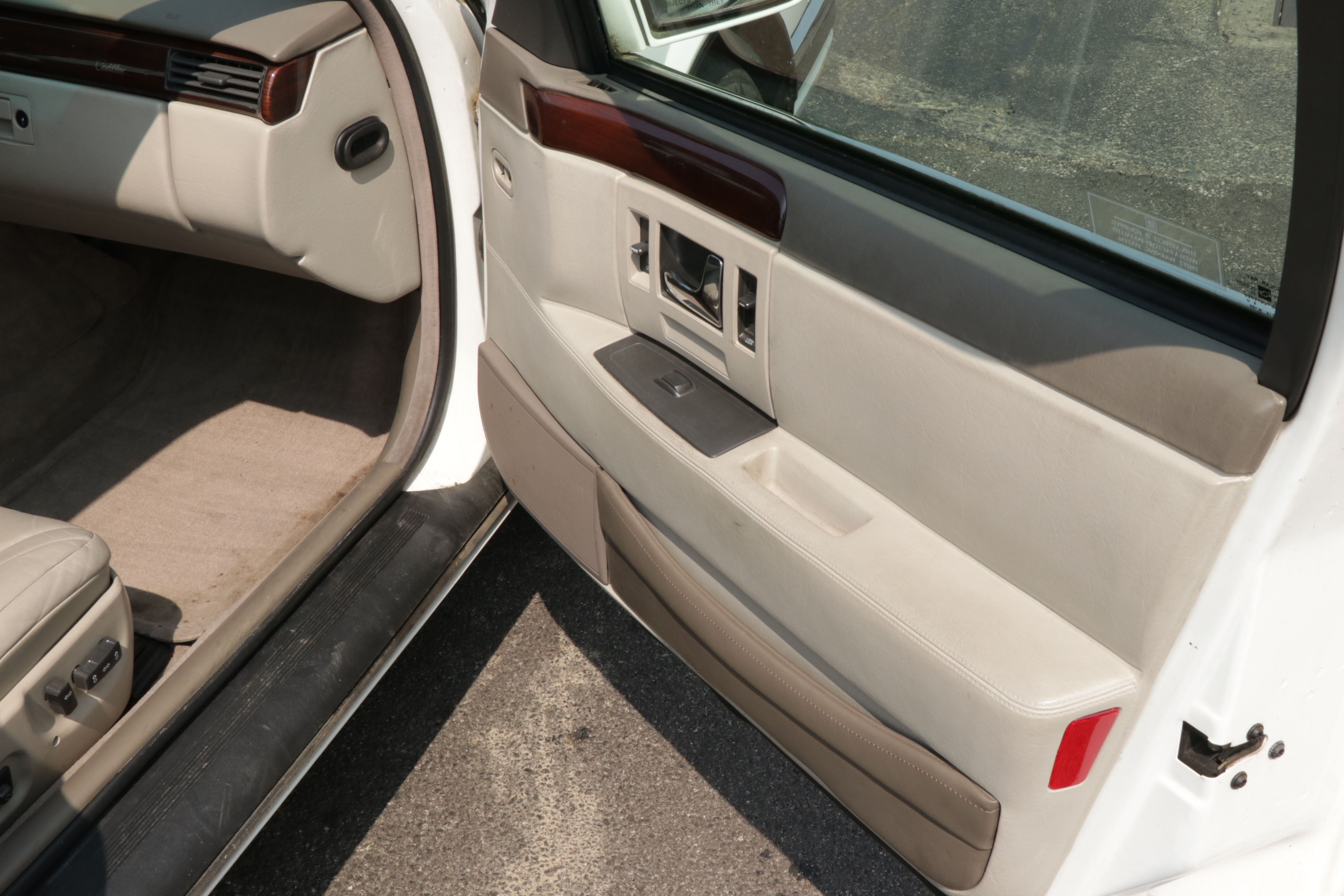 1996 White Cadillac Seville SLS