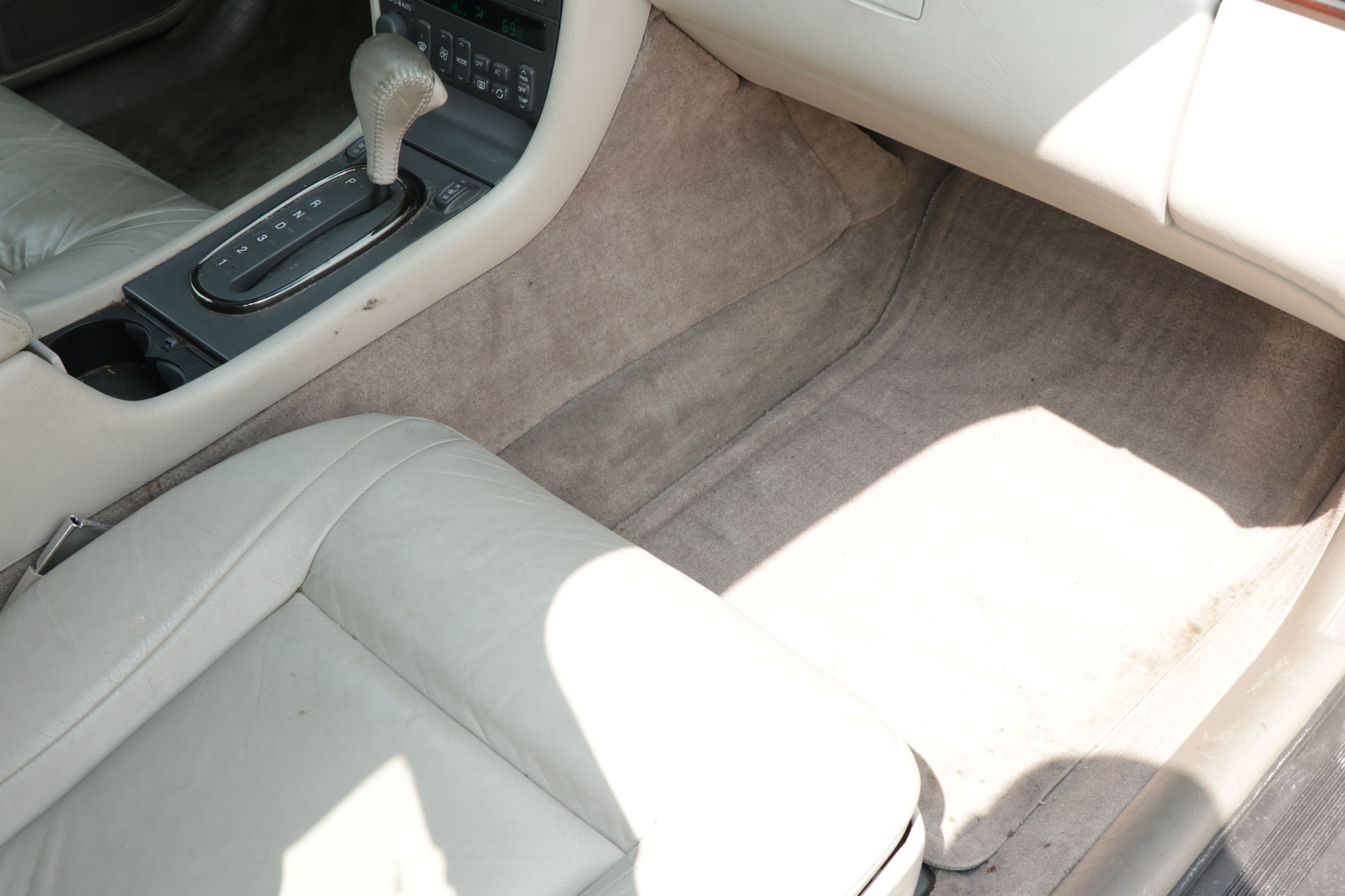 1996 White Cadillac Seville SLS