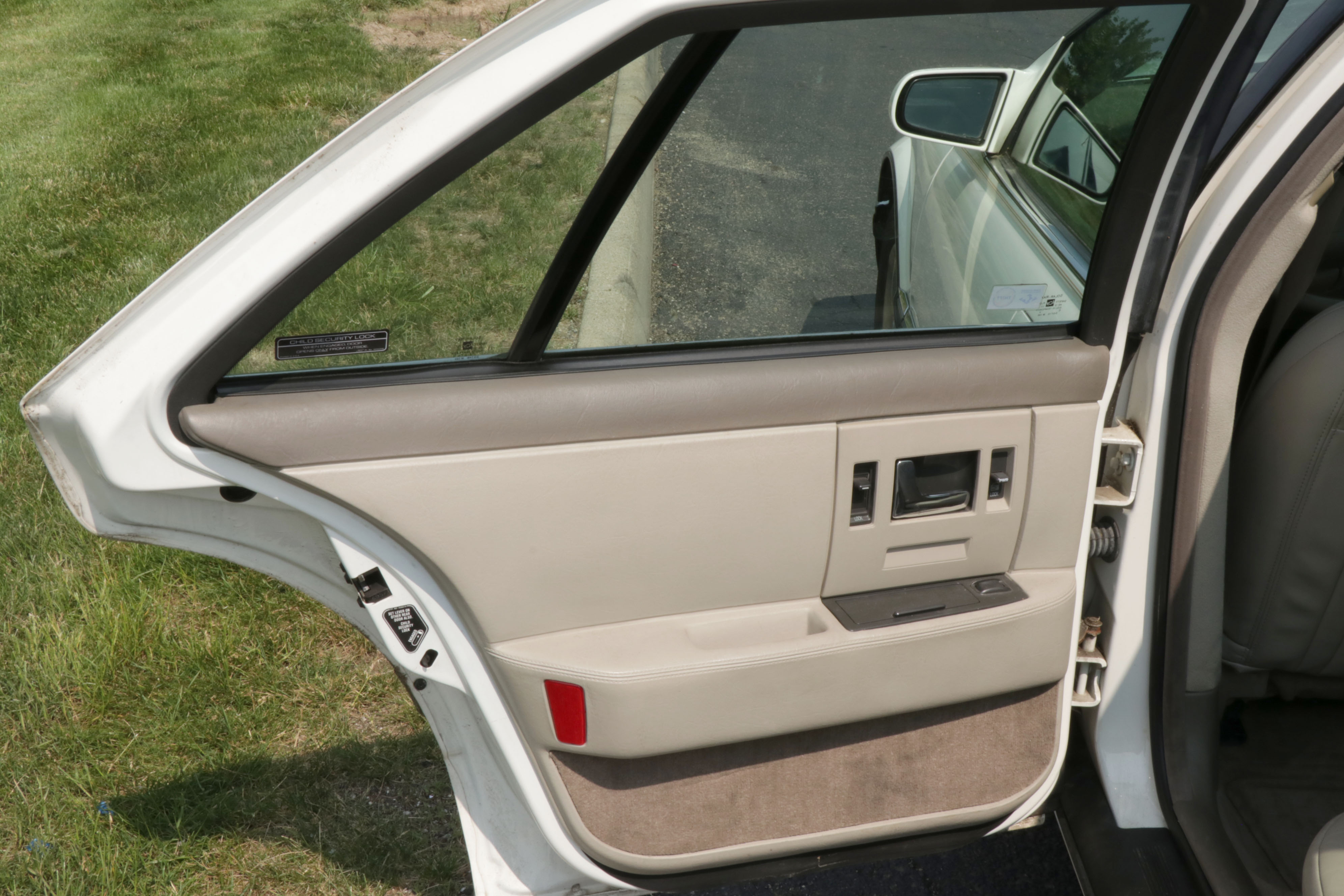 1996 White Cadillac Seville SLS