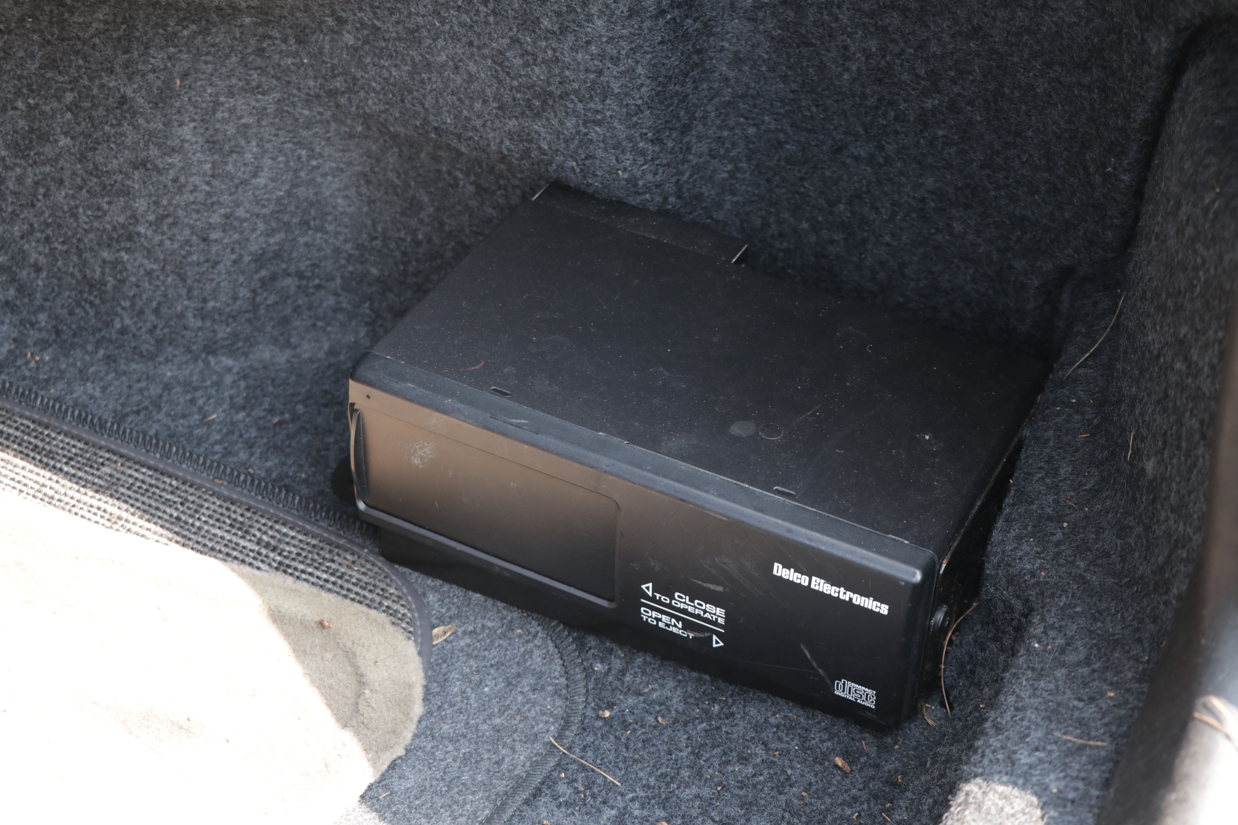 1996 White Cadillac Seville SLS