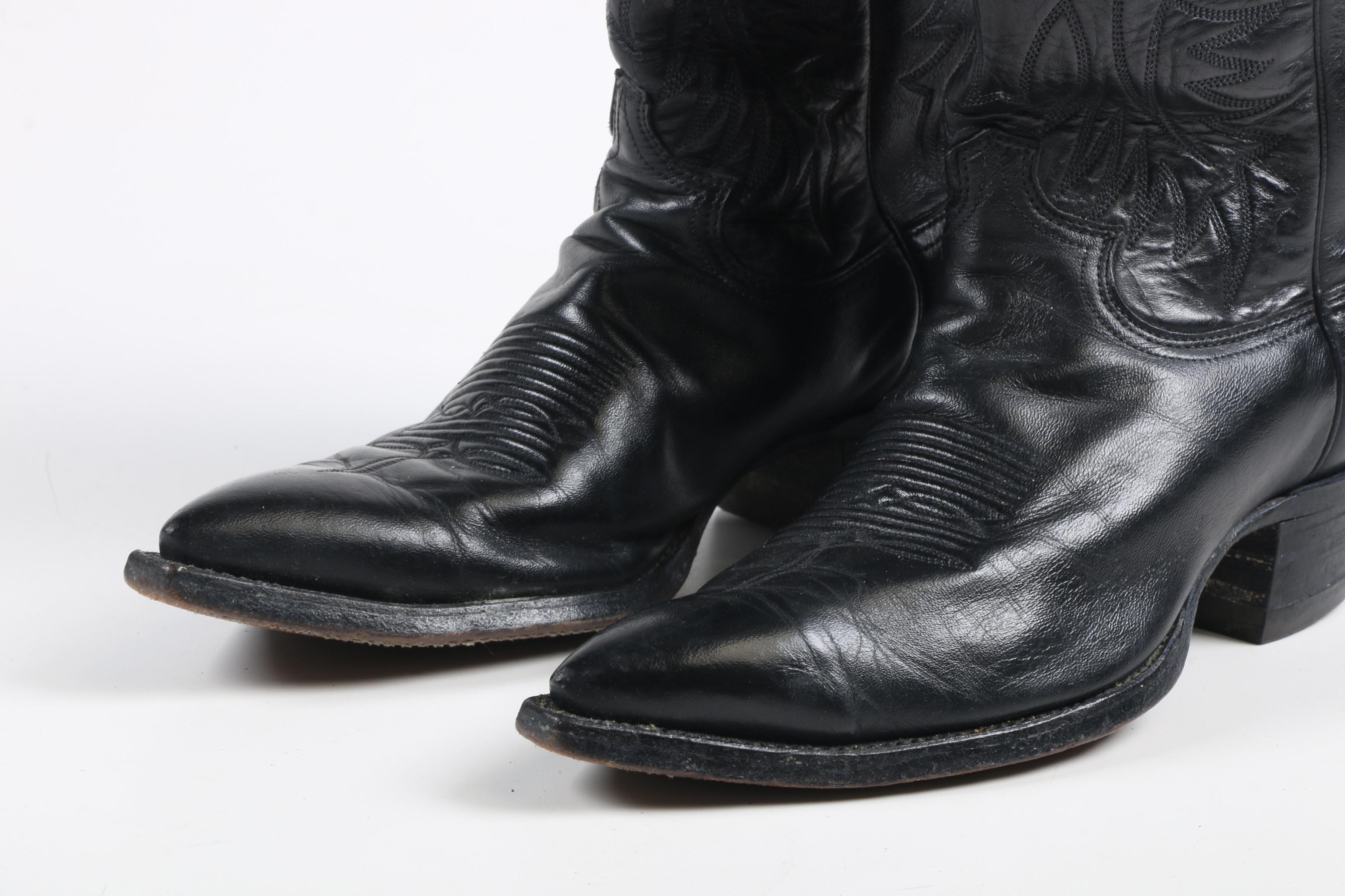 Men's Justin Pointed Toe Boots in Black Leather with Tonal Stitching