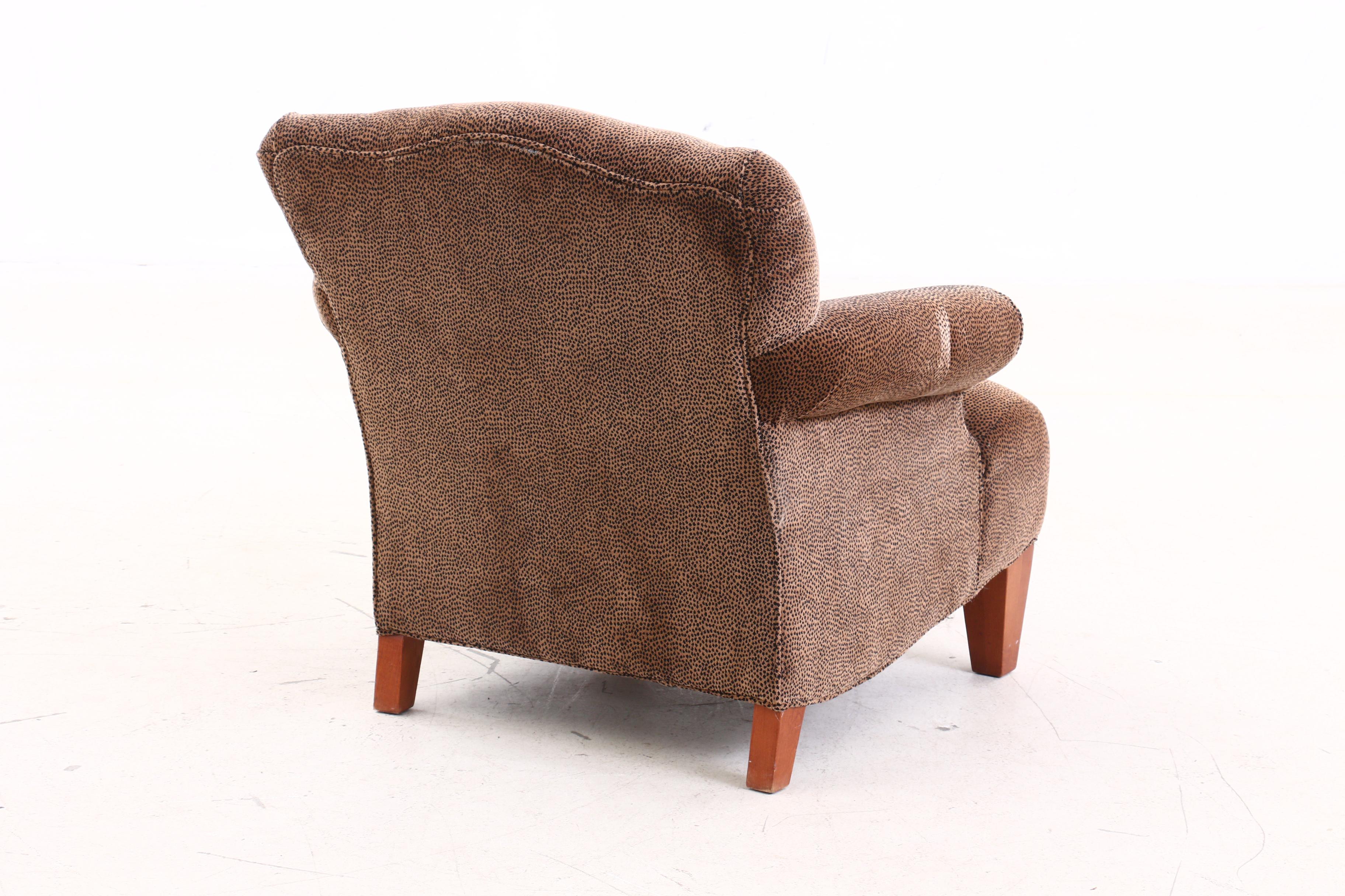 Lazy Boy Arm Chair and Ottoman Leopard Print, Contemporary