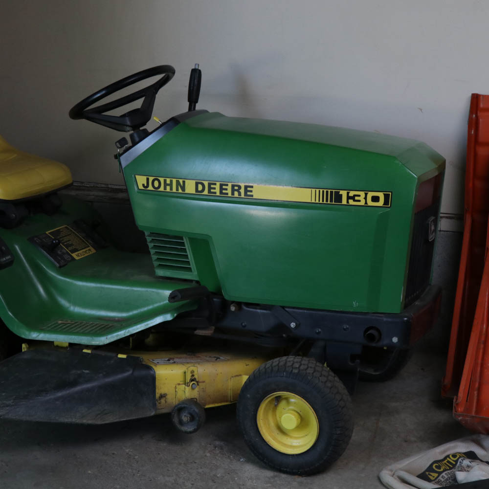 John Deere 130 Lawn Tractor