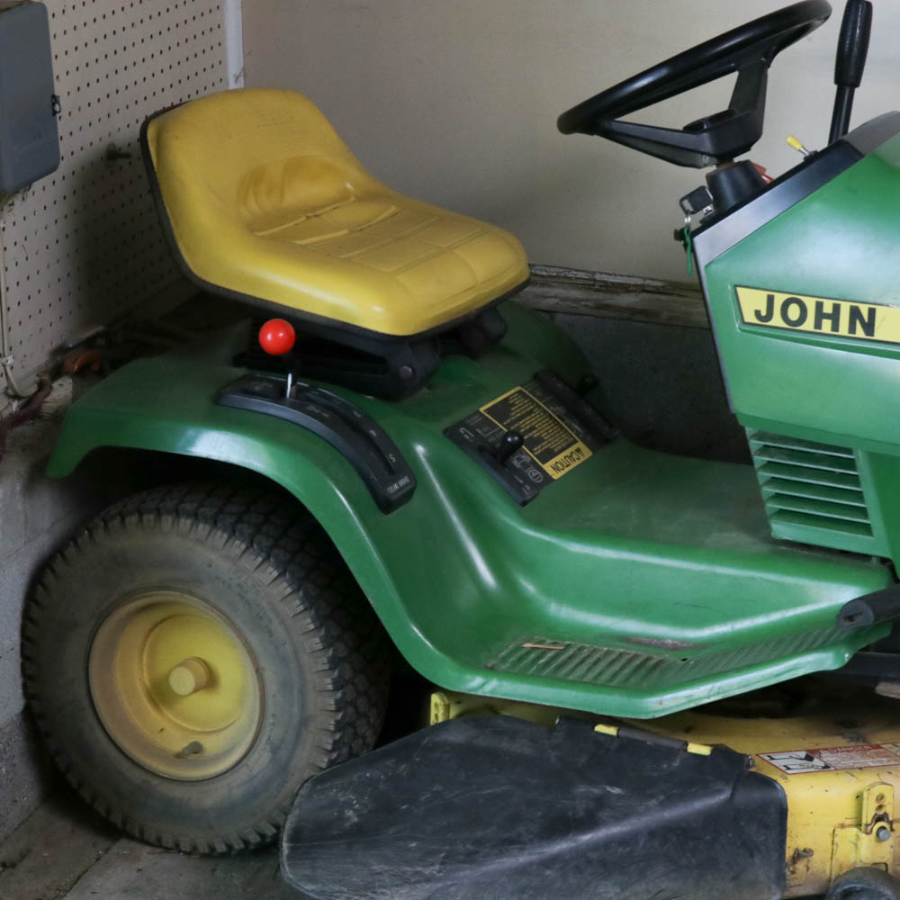 John Deere 130 Lawn Tractor