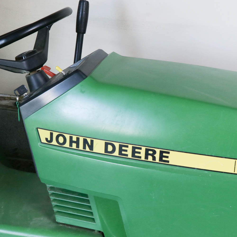 John Deere 130 Lawn Tractor