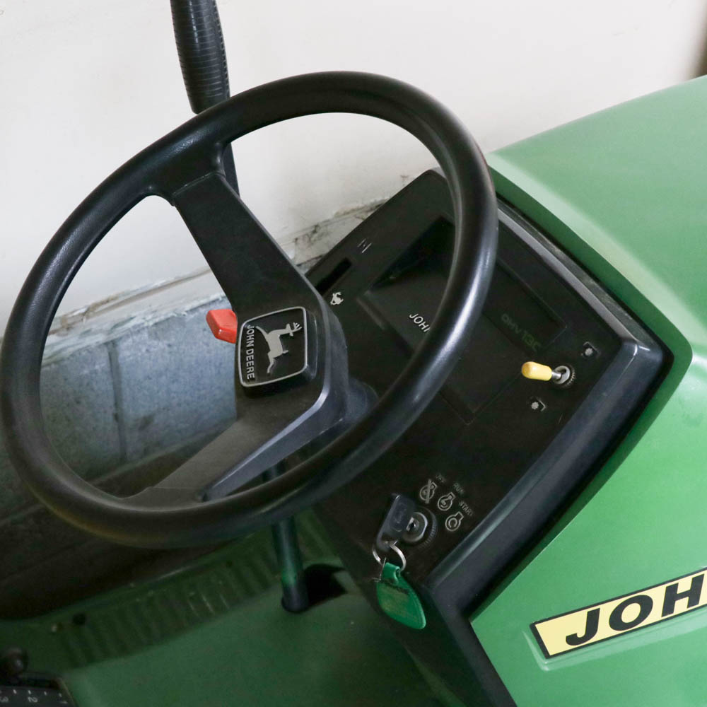 John Deere 130 Lawn Tractor