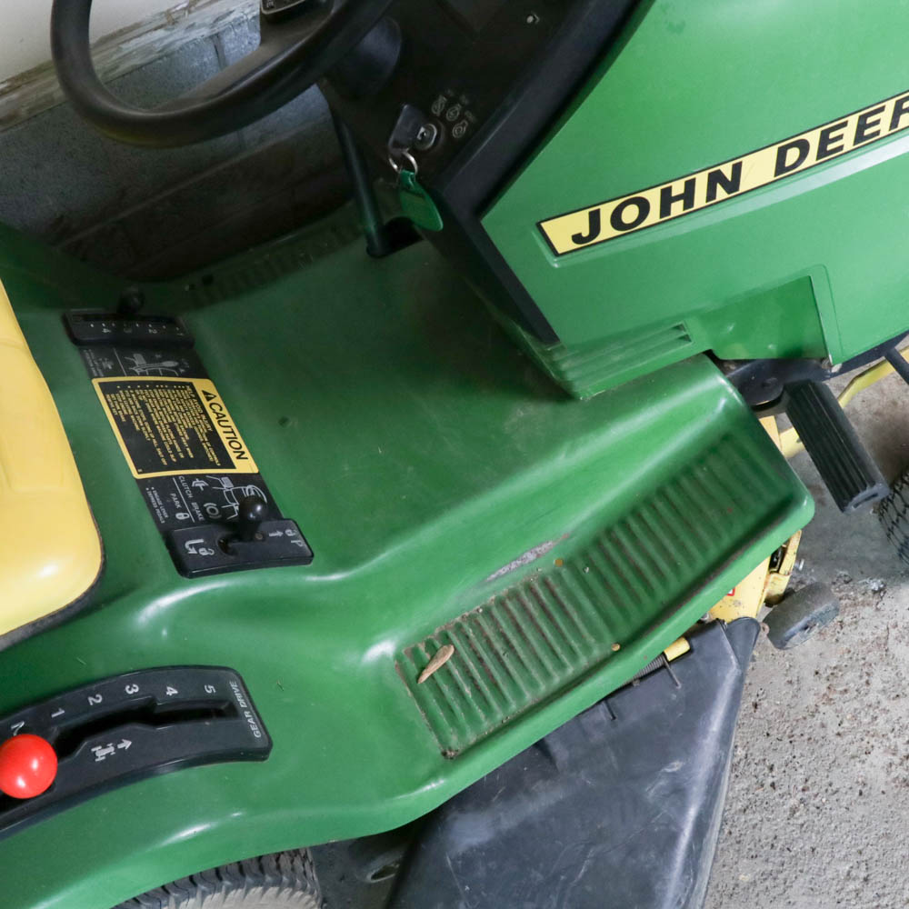 John Deere 130 Lawn Tractor
