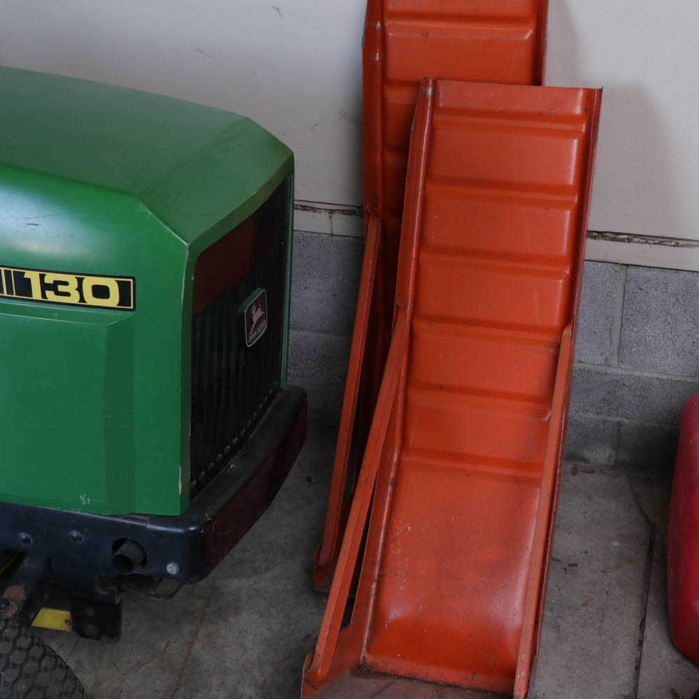 John Deere 130 Lawn Tractor