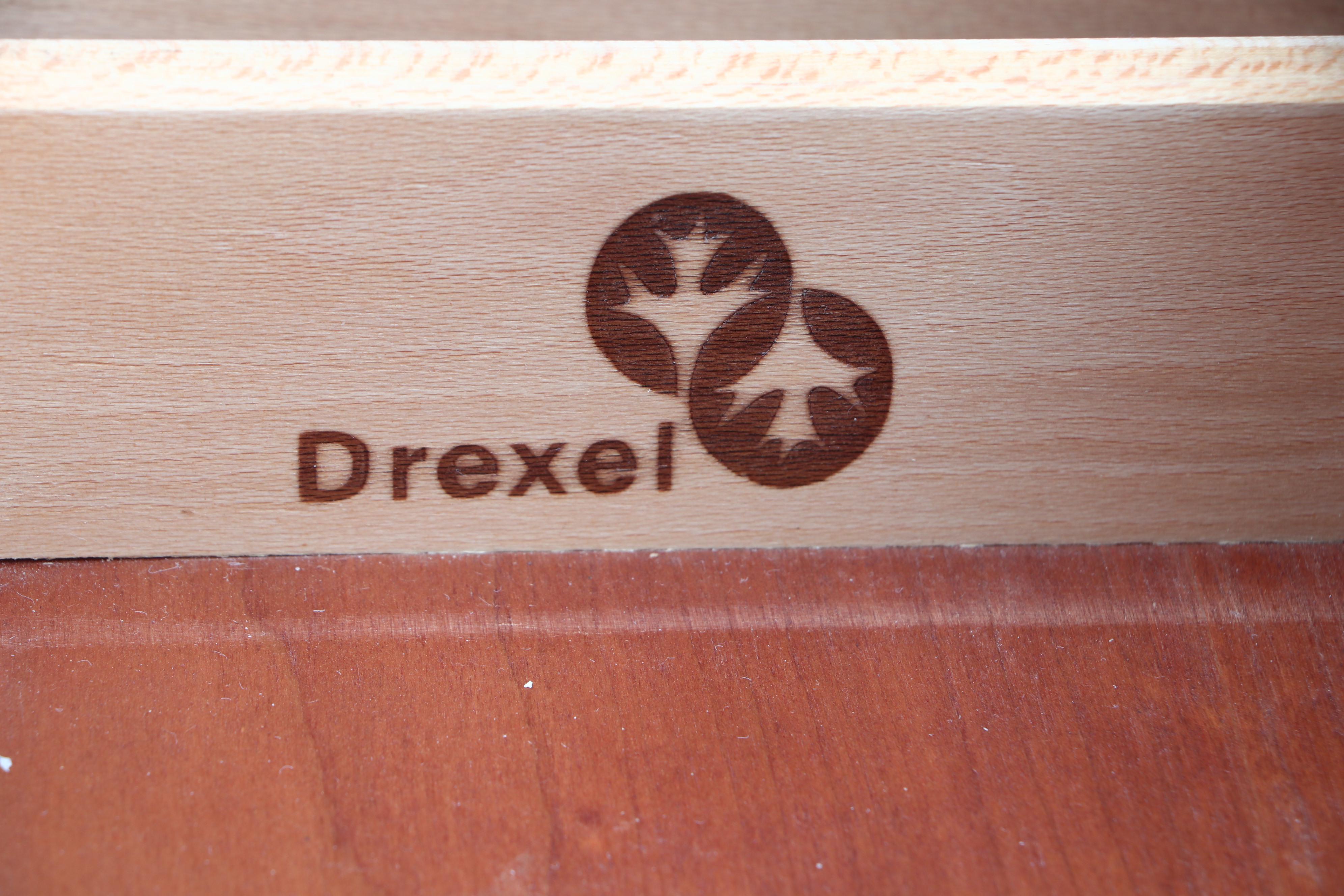 Drexel Heritage Queen Anne Style Cherry Sofa Table with Stools