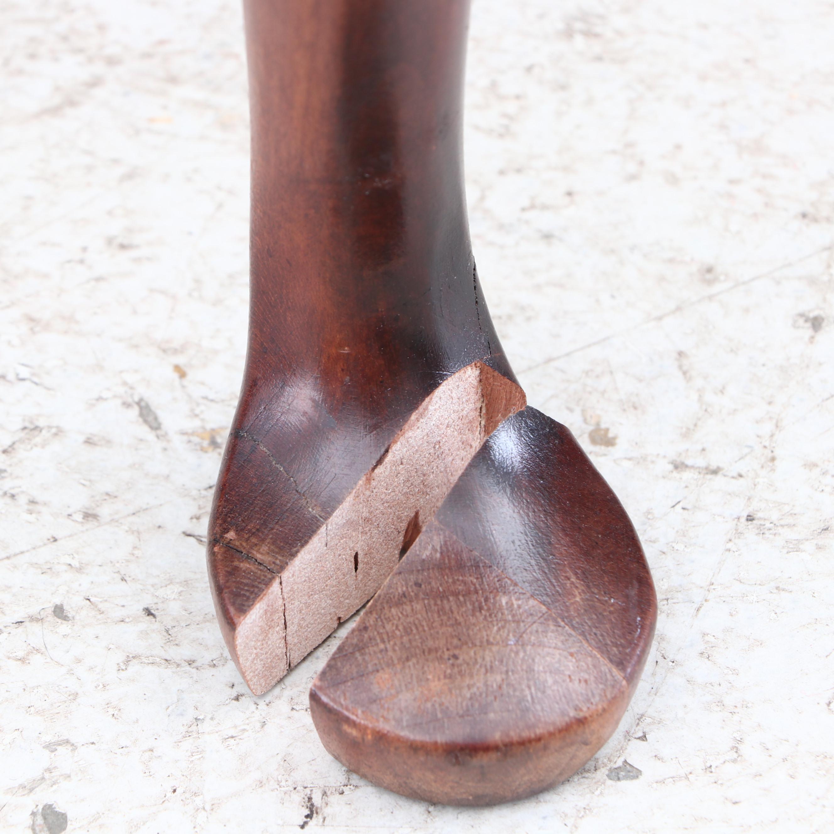 Drexel Heritage Queen Anne Style Cherry Sofa Table with Stools