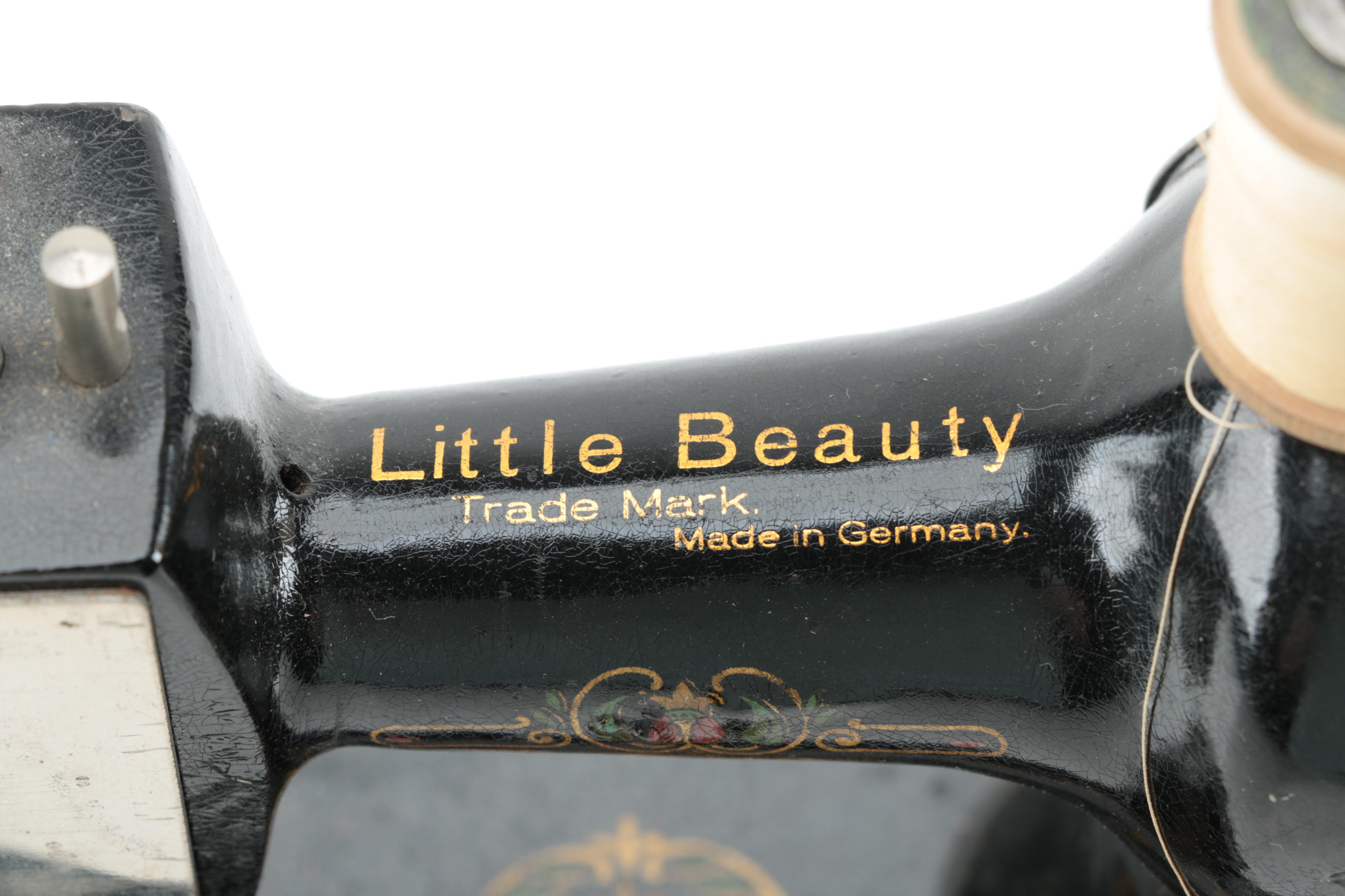 Muller "Little Beauty" Cast Iron Toy Sewing Machine, Early 20th Century