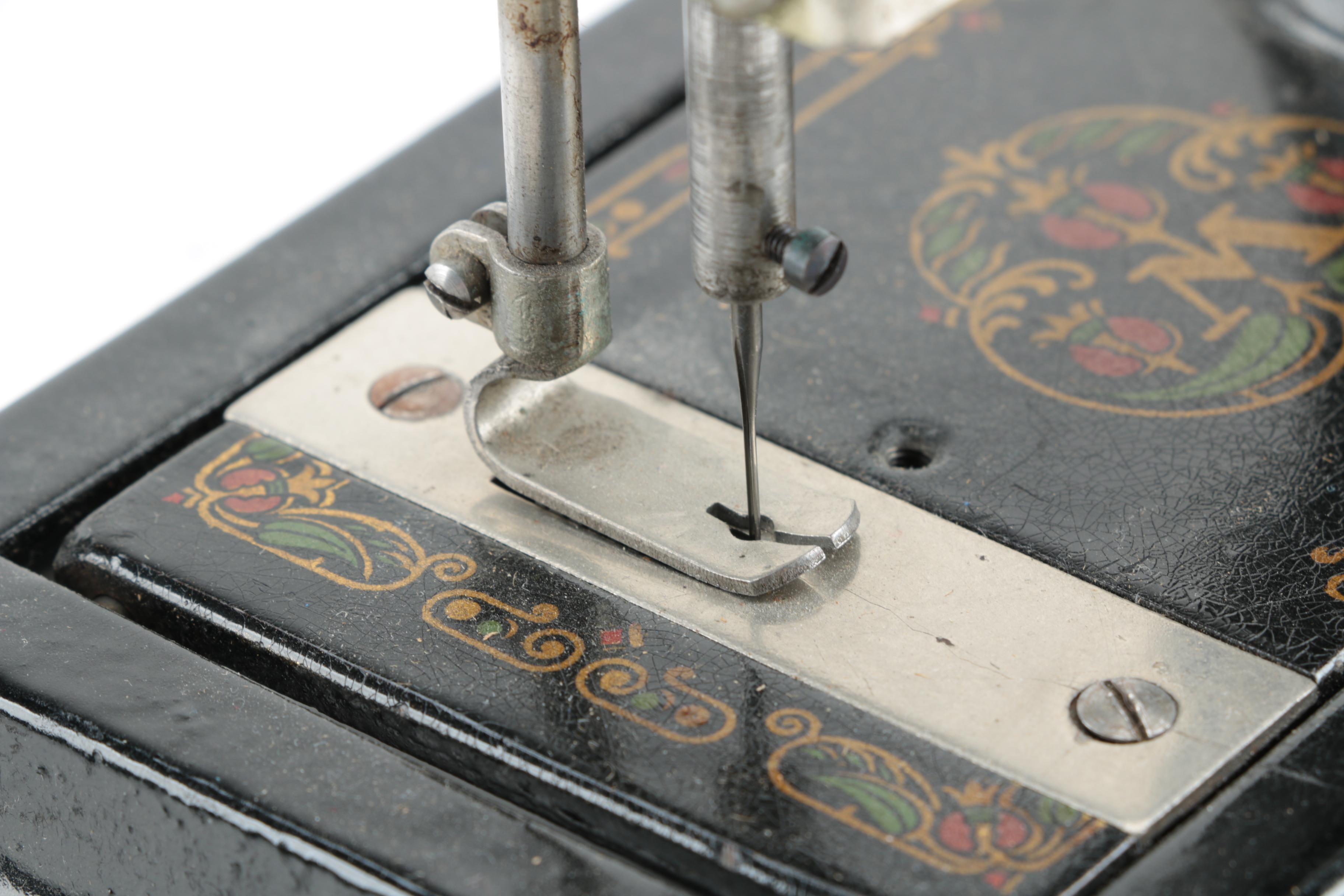 Muller "Little Beauty" Cast Iron Toy Sewing Machine, Early 20th Century