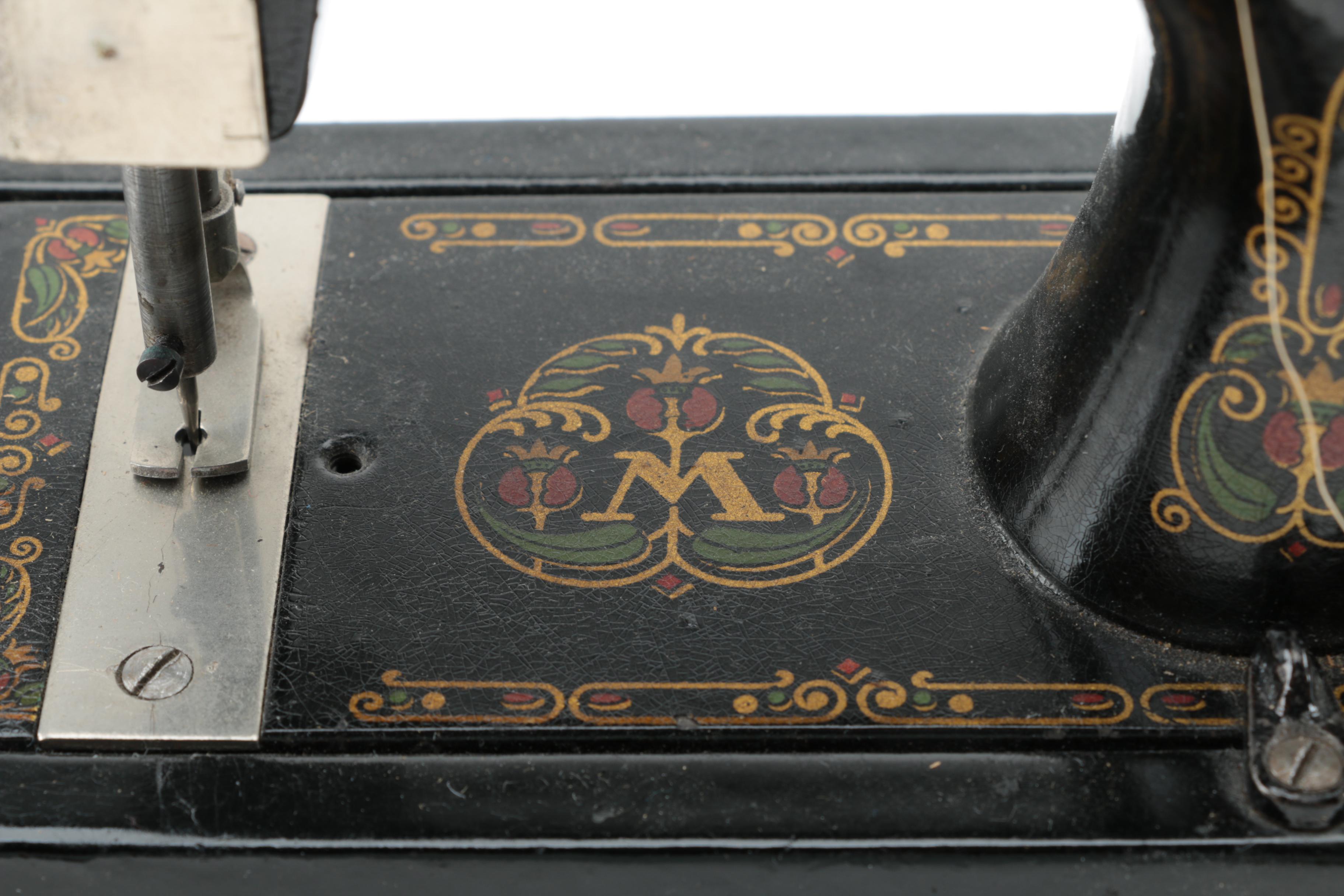 Muller "Little Beauty" Cast Iron Toy Sewing Machine, Early 20th Century