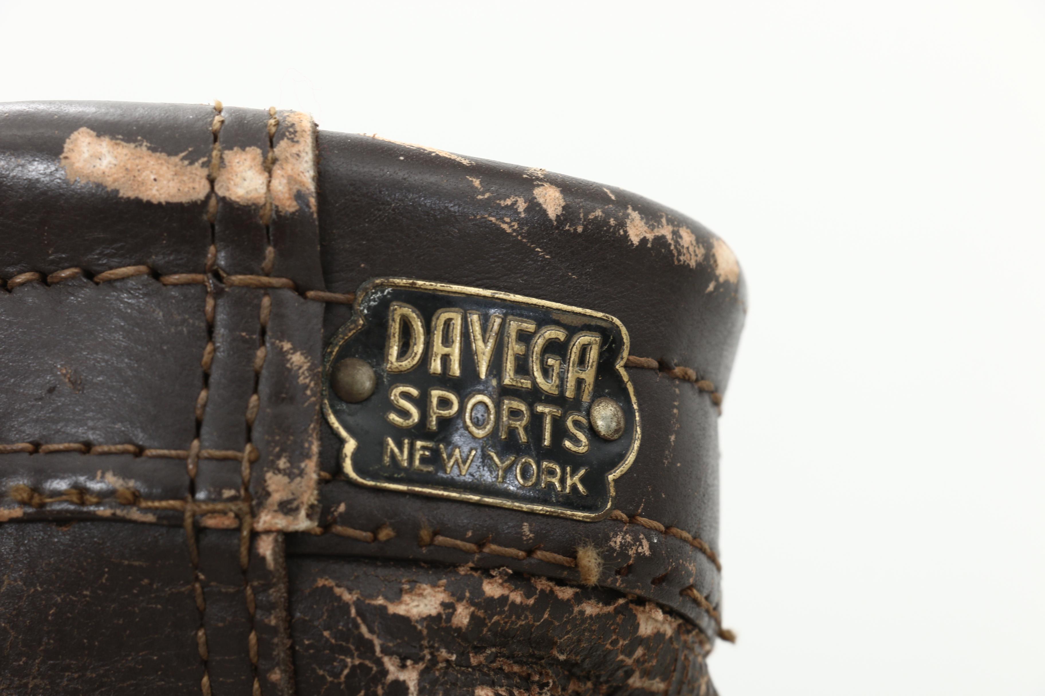 Windsor, Eddie Loos, and T Stewart Wooden Golf Clubs with Davega Sports Golf Bag