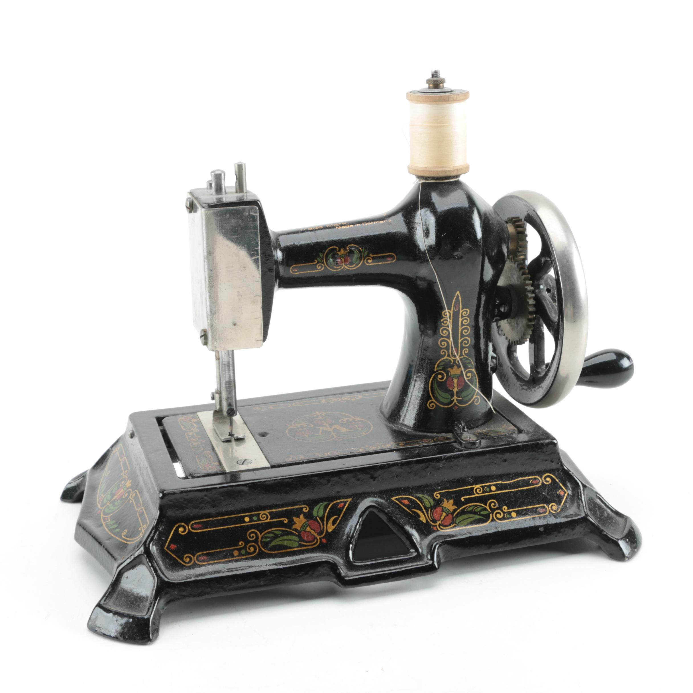 Muller "Little Beauty" Cast Iron Toy Sewing Machine, Early 20th Century
