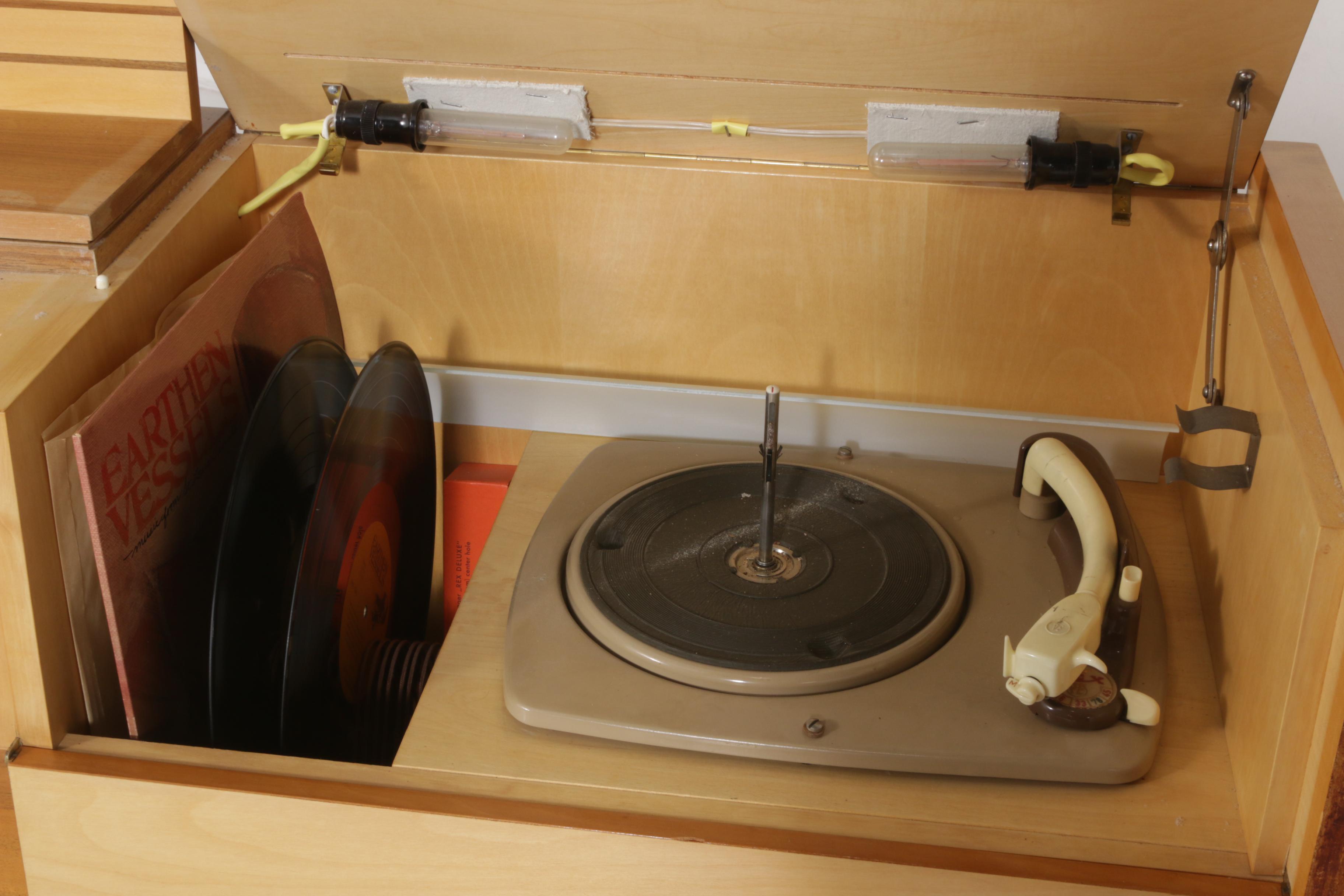 Modern Grundig-Majestic Model 8095 Console Stereo Cabinet