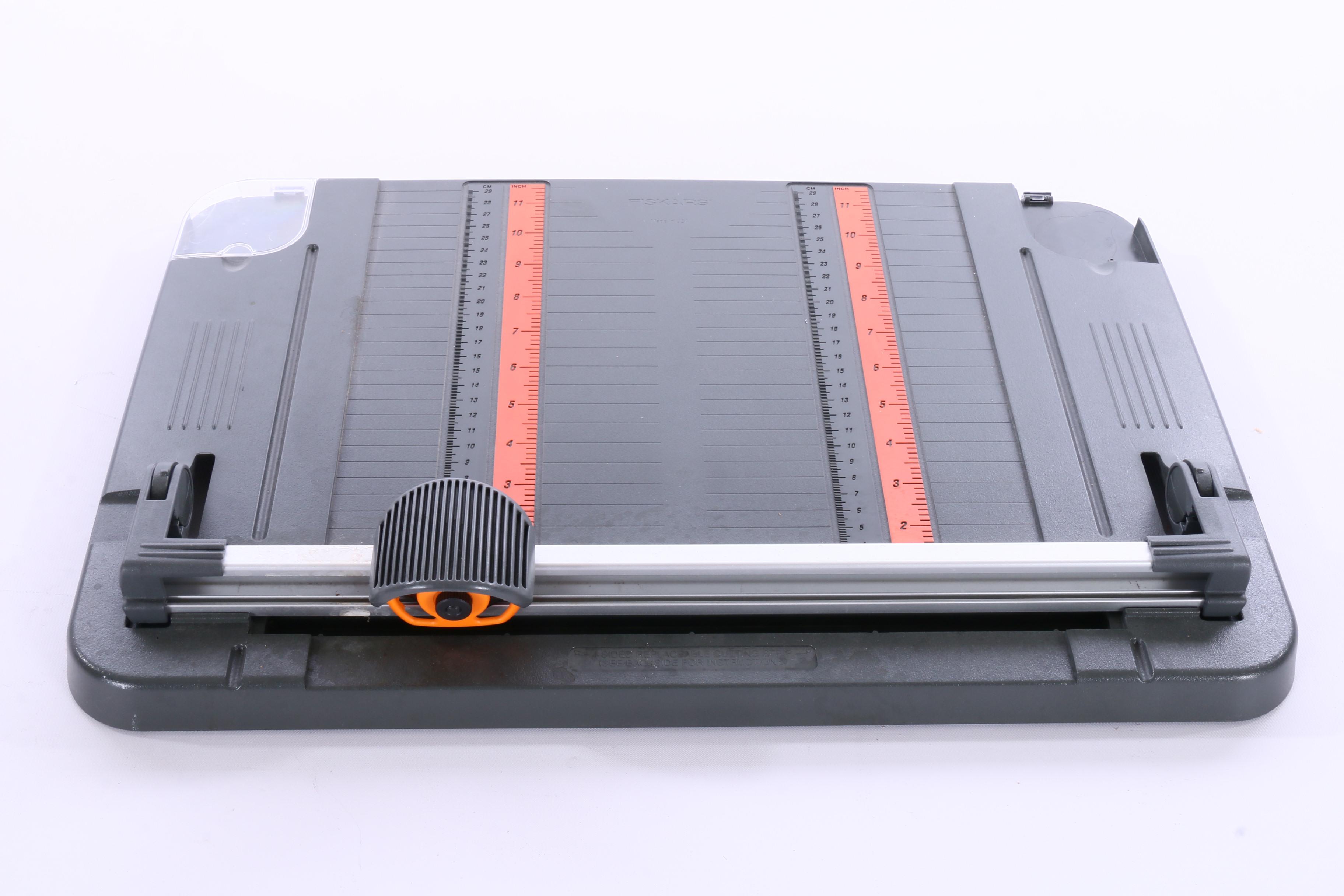 Dremel Moto-Lathe 700-1 Table 15" Scroll Saw with Sander Attachments