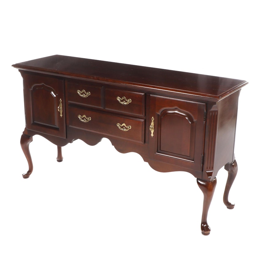 Thomasville Queen Anne Style Mahogany Finished Buffet, Late 20th Century