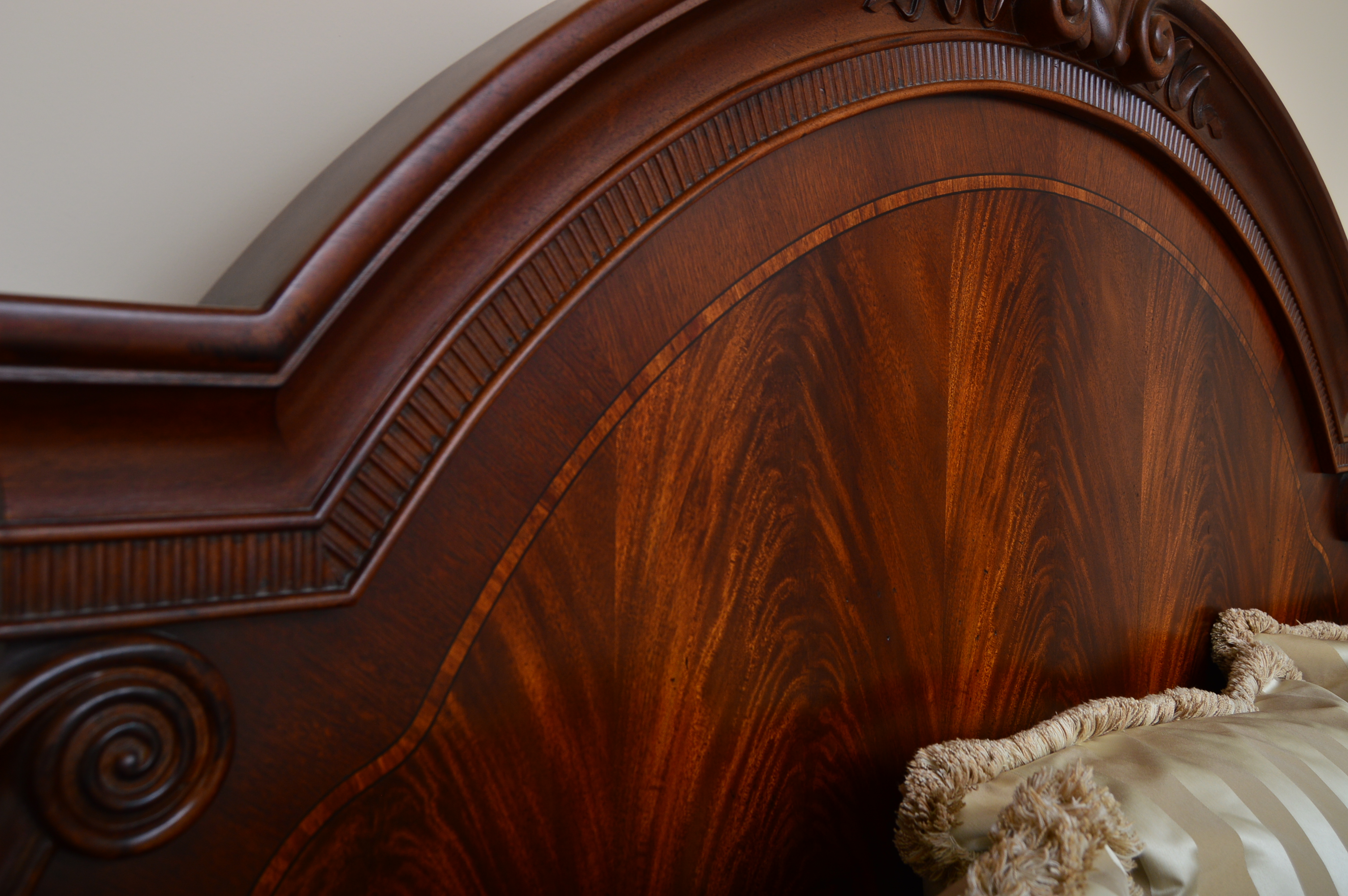 Thomasville "Kent Park" Mahogany King-Sized Poster Bed with Linens and Pillows