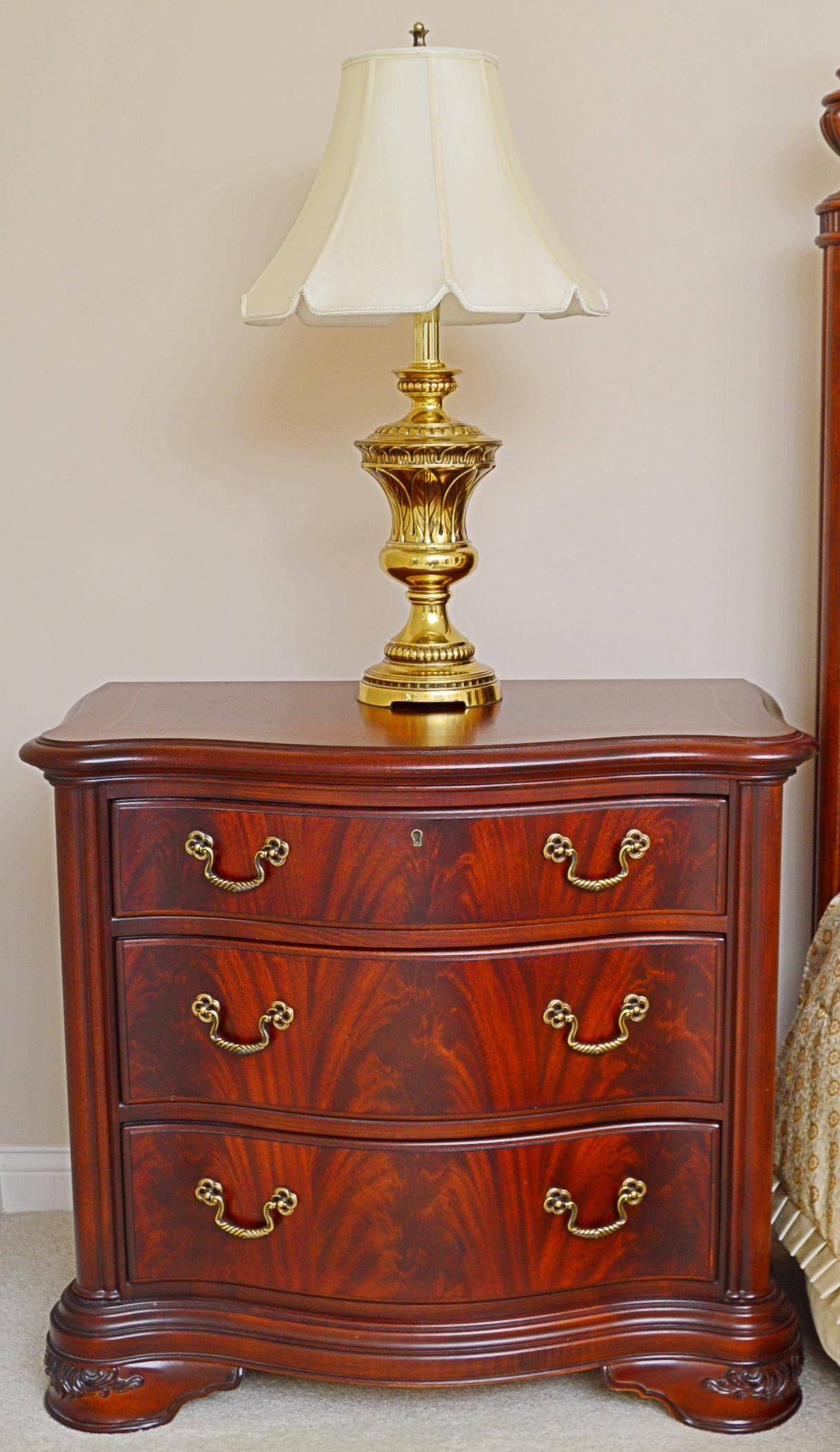 Thomasville "Kent Park" Mahogany Night Stands with Brass Table Lamps