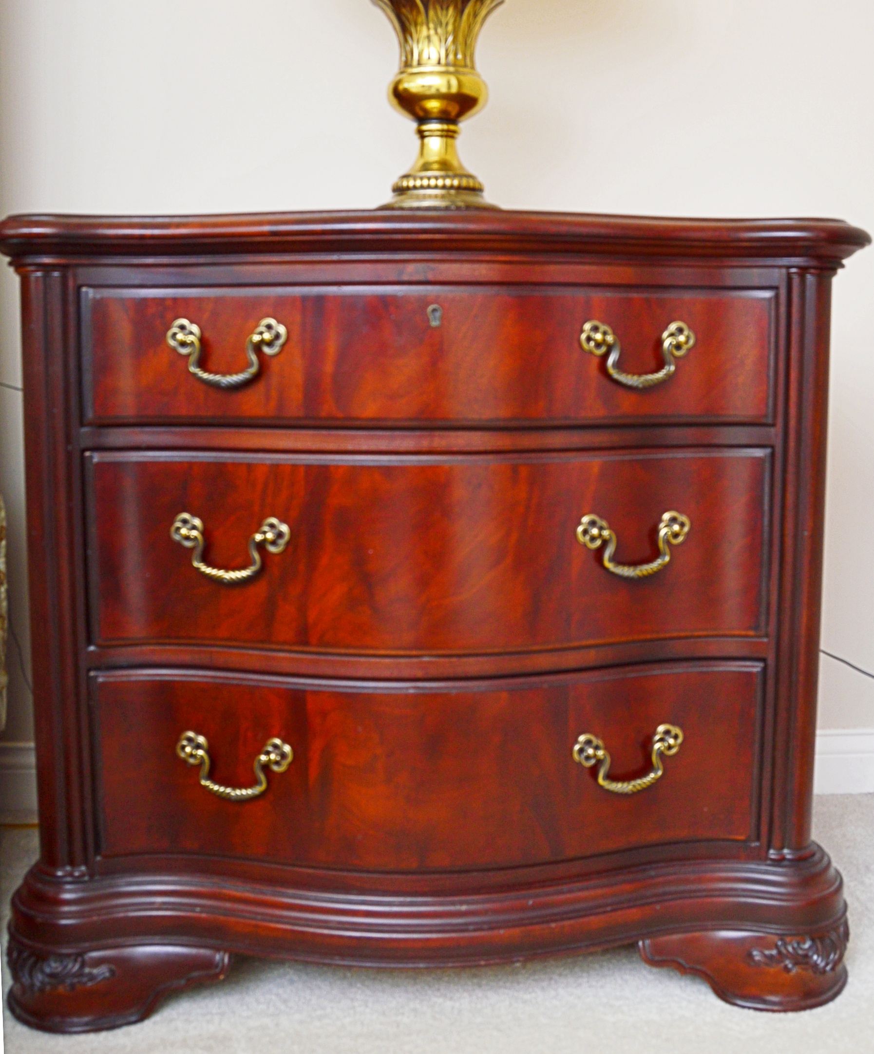 Thomasville "Kent Park" Mahogany Night Stands with Brass Table Lamps
