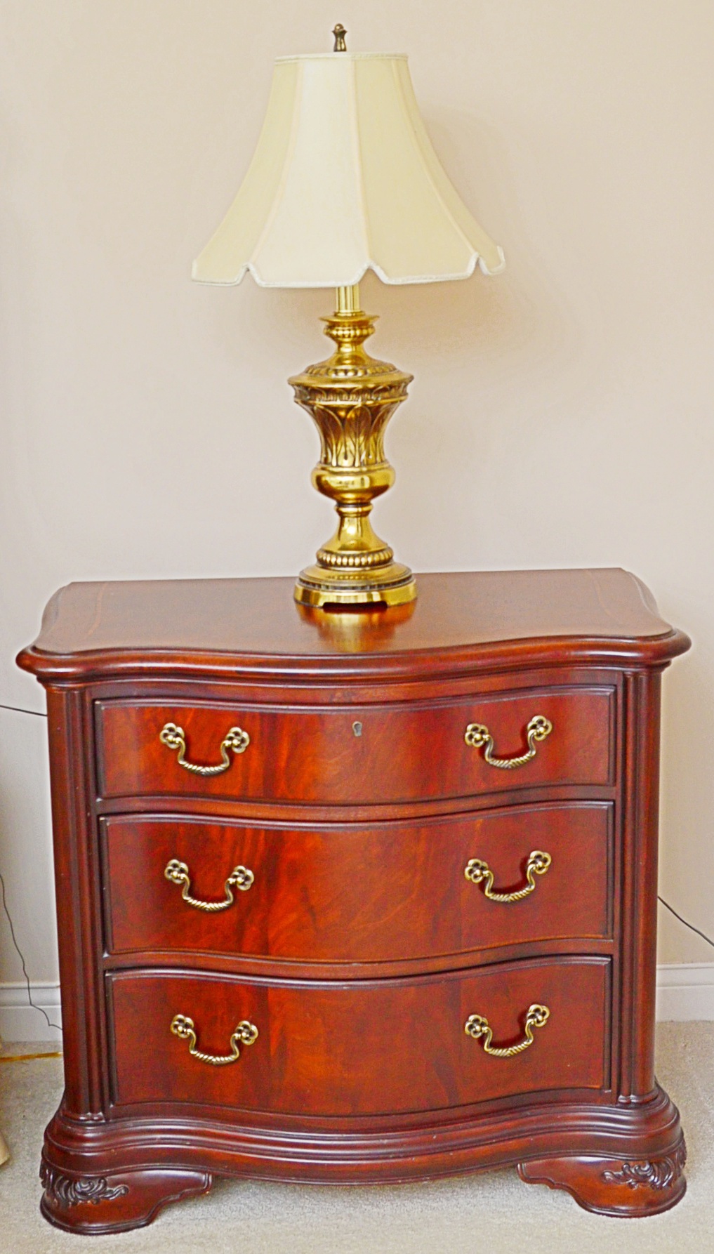 Thomasville "Kent Park" Mahogany Night Stands with Brass Table Lamps