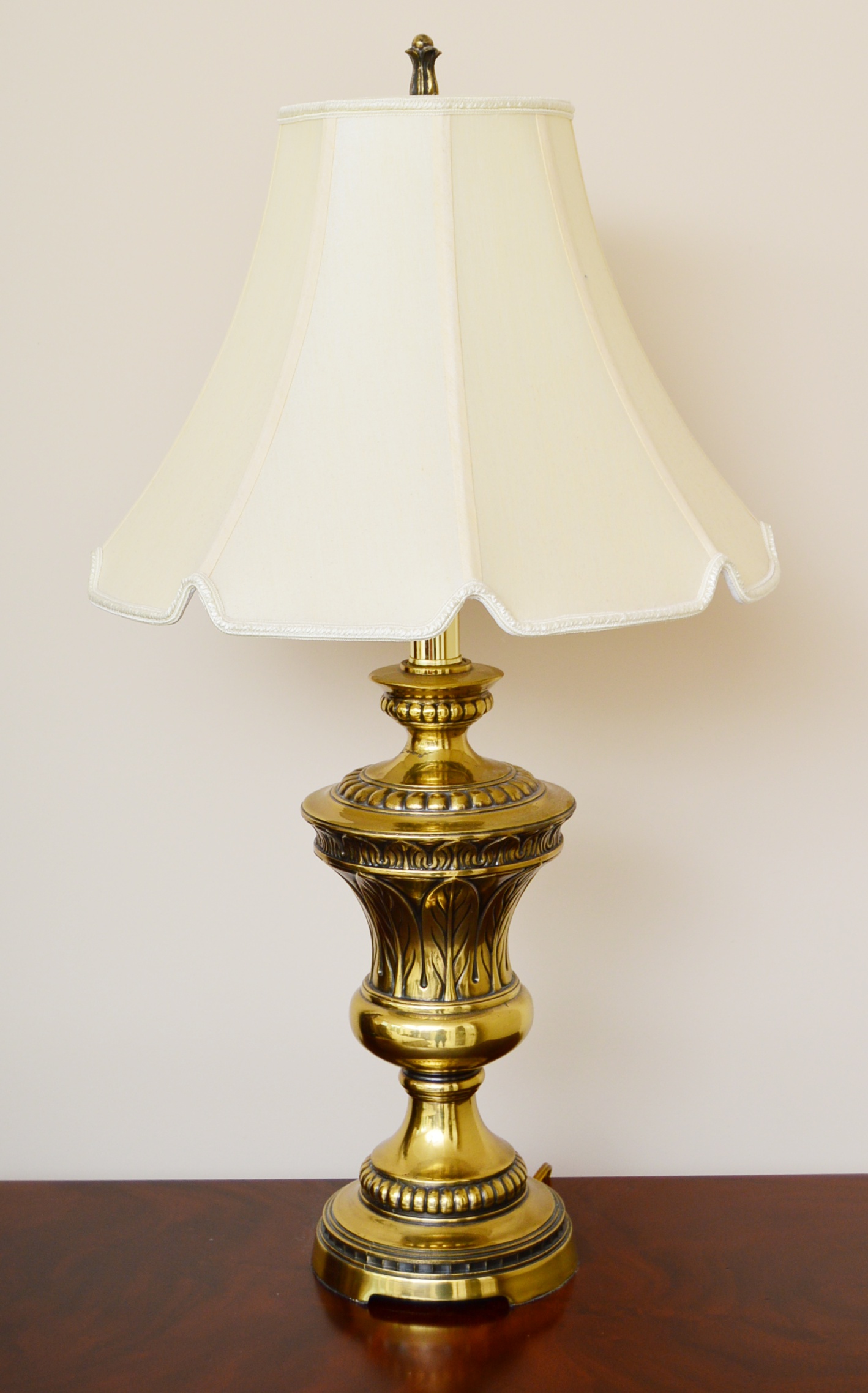 Thomasville "Kent Park" Mahogany Night Stands with Brass Table Lamps