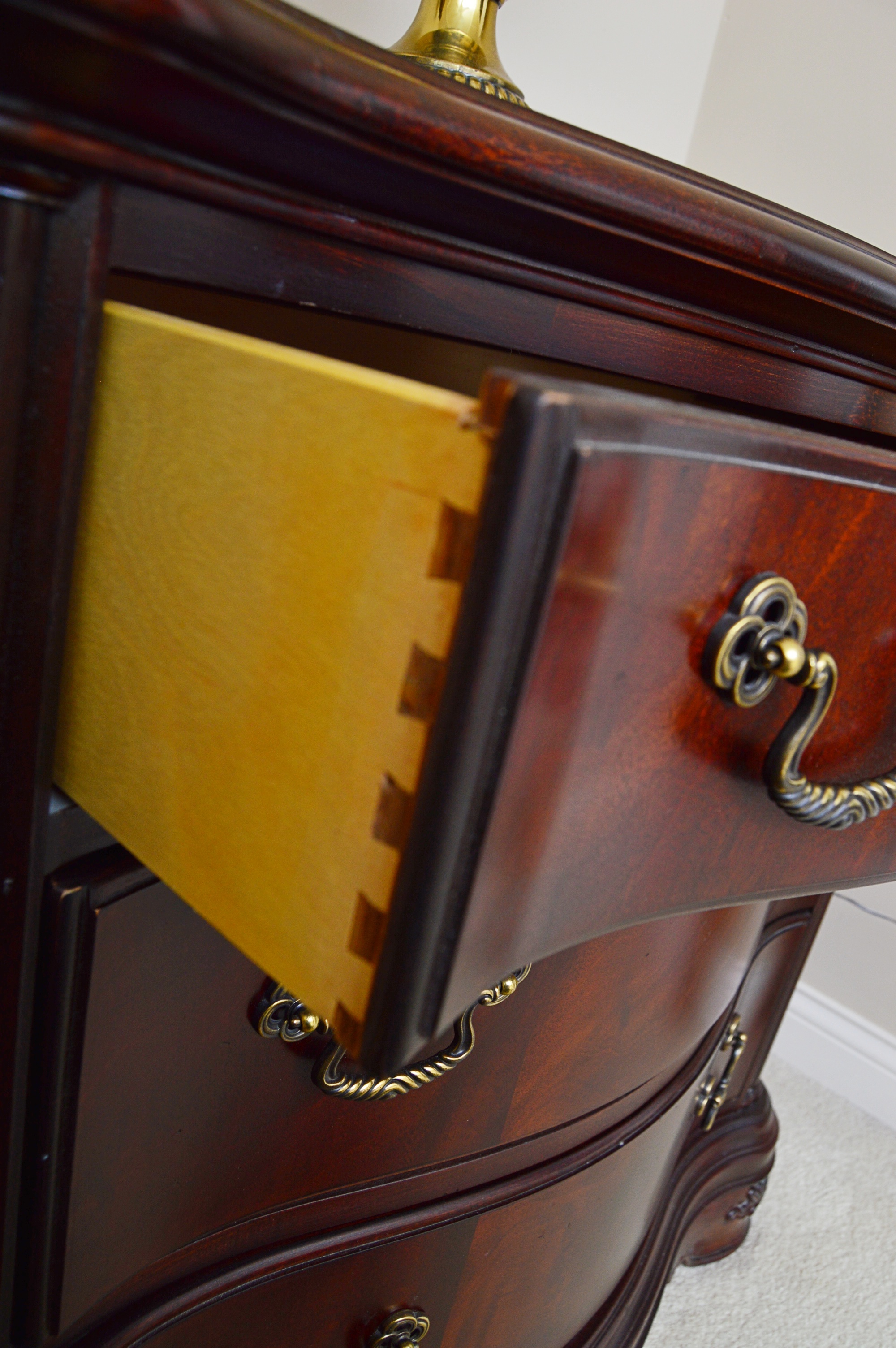 Thomasville "Kent Park" Mahogany Night Stands with Brass Table Lamps