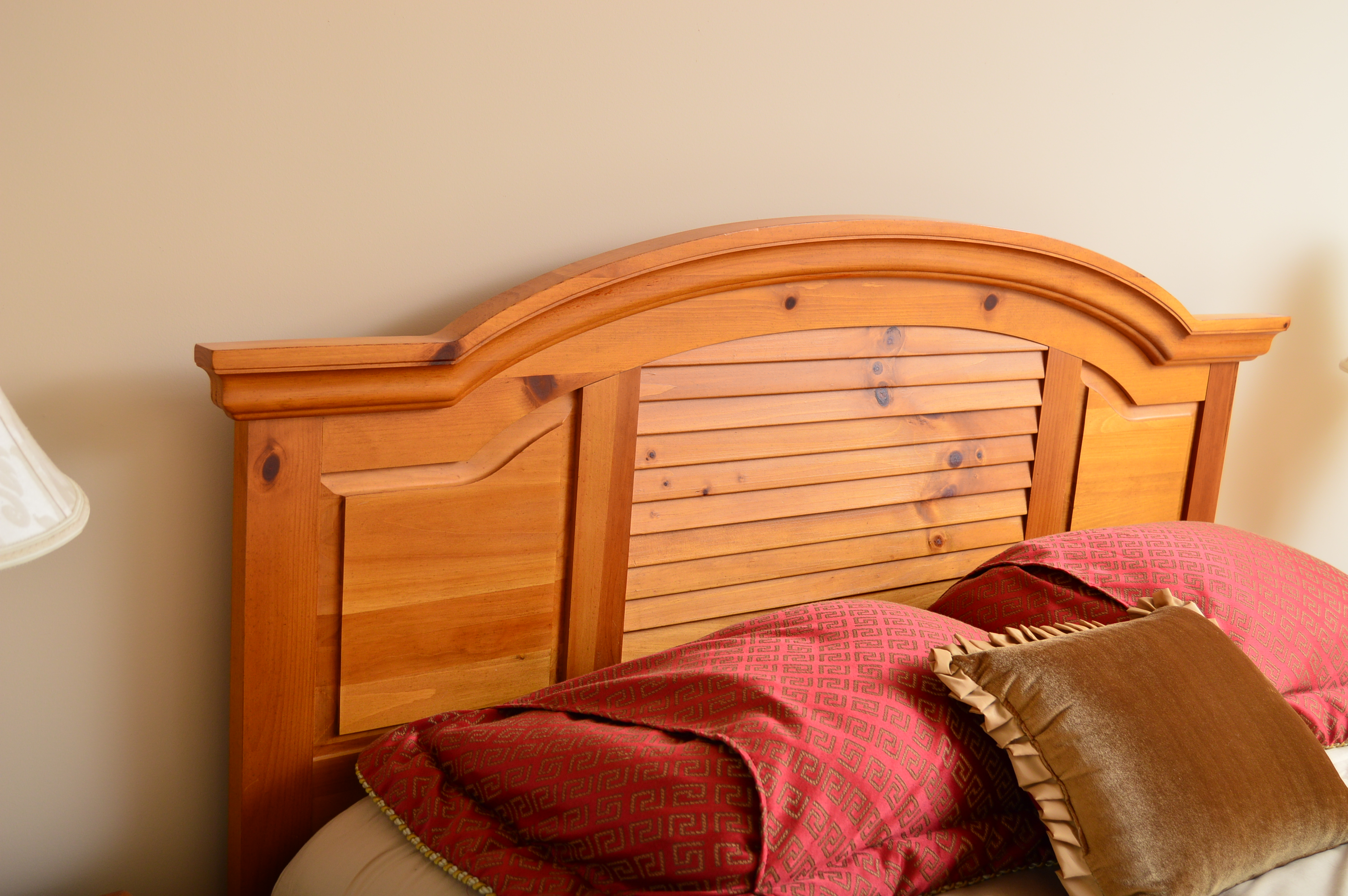 Broyhill Pine Queen-Sized Bed with Night Stands and Table Lamps