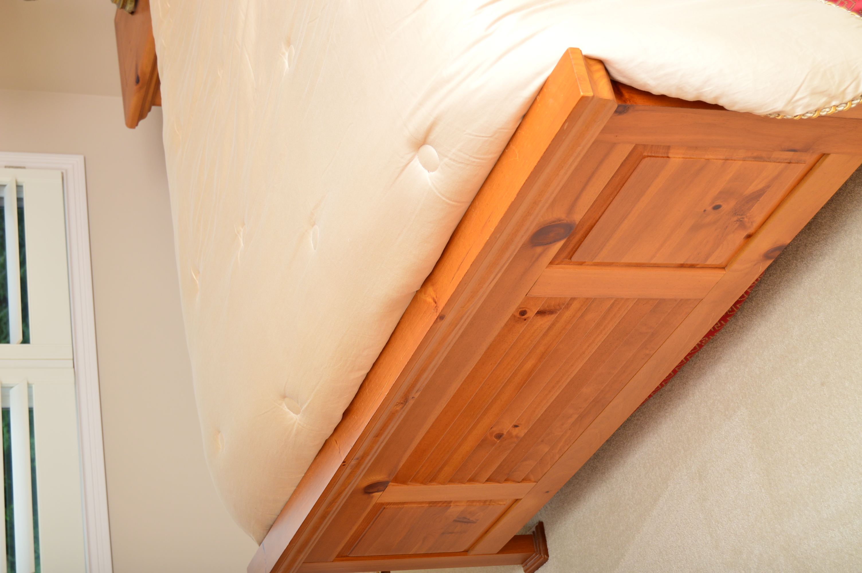 Broyhill Pine Queen-Sized Bed with Night Stands and Table Lamps