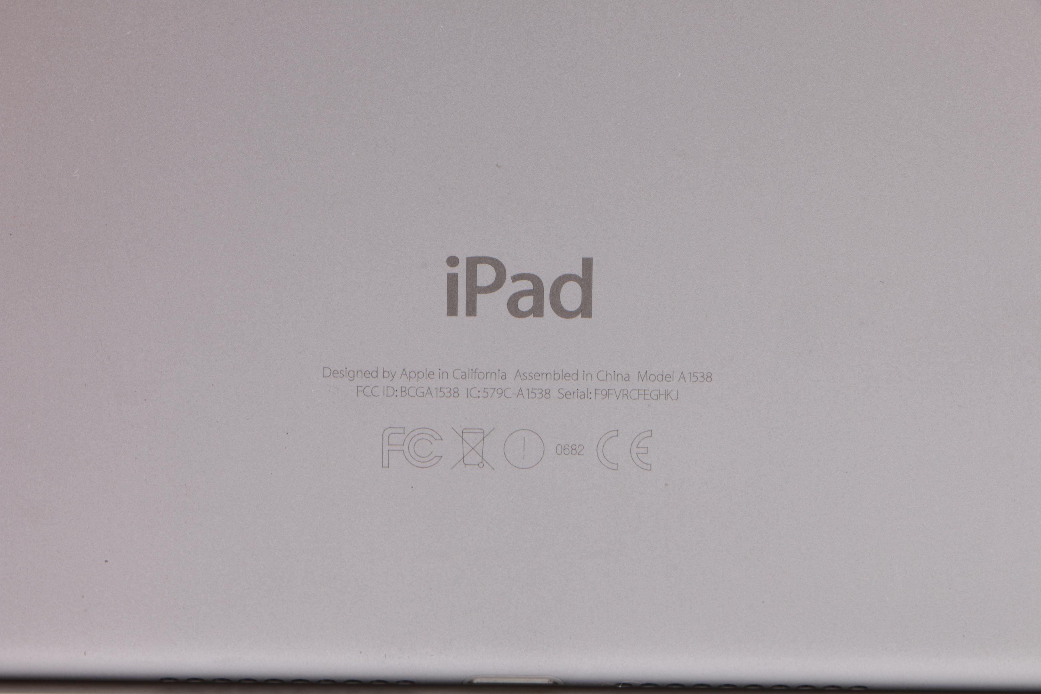 128GB Apple iPad mini 4 with Lightning Cable and Power Adapter