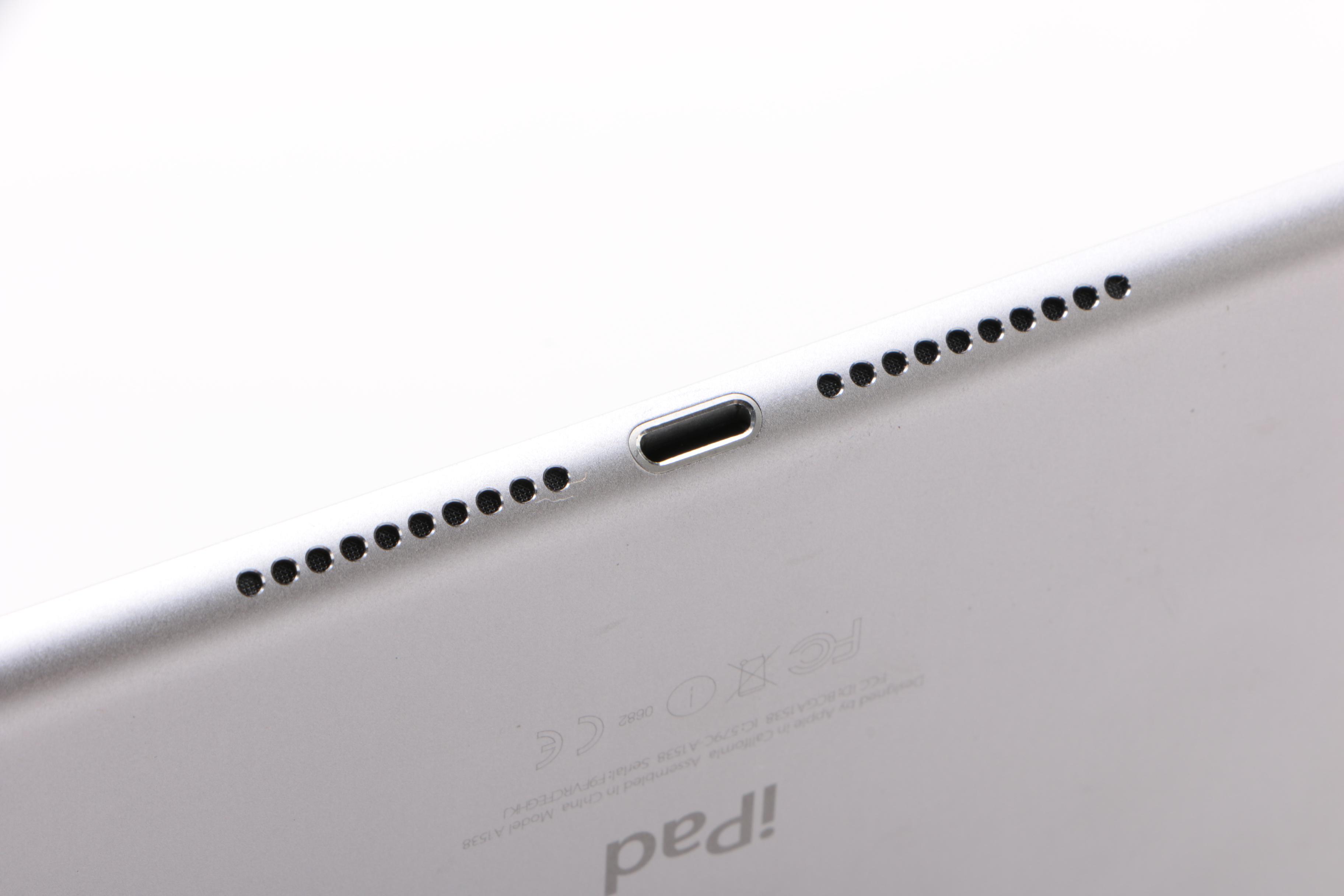 128GB Apple iPad mini 4 with Lightning Cable and Power Adapter