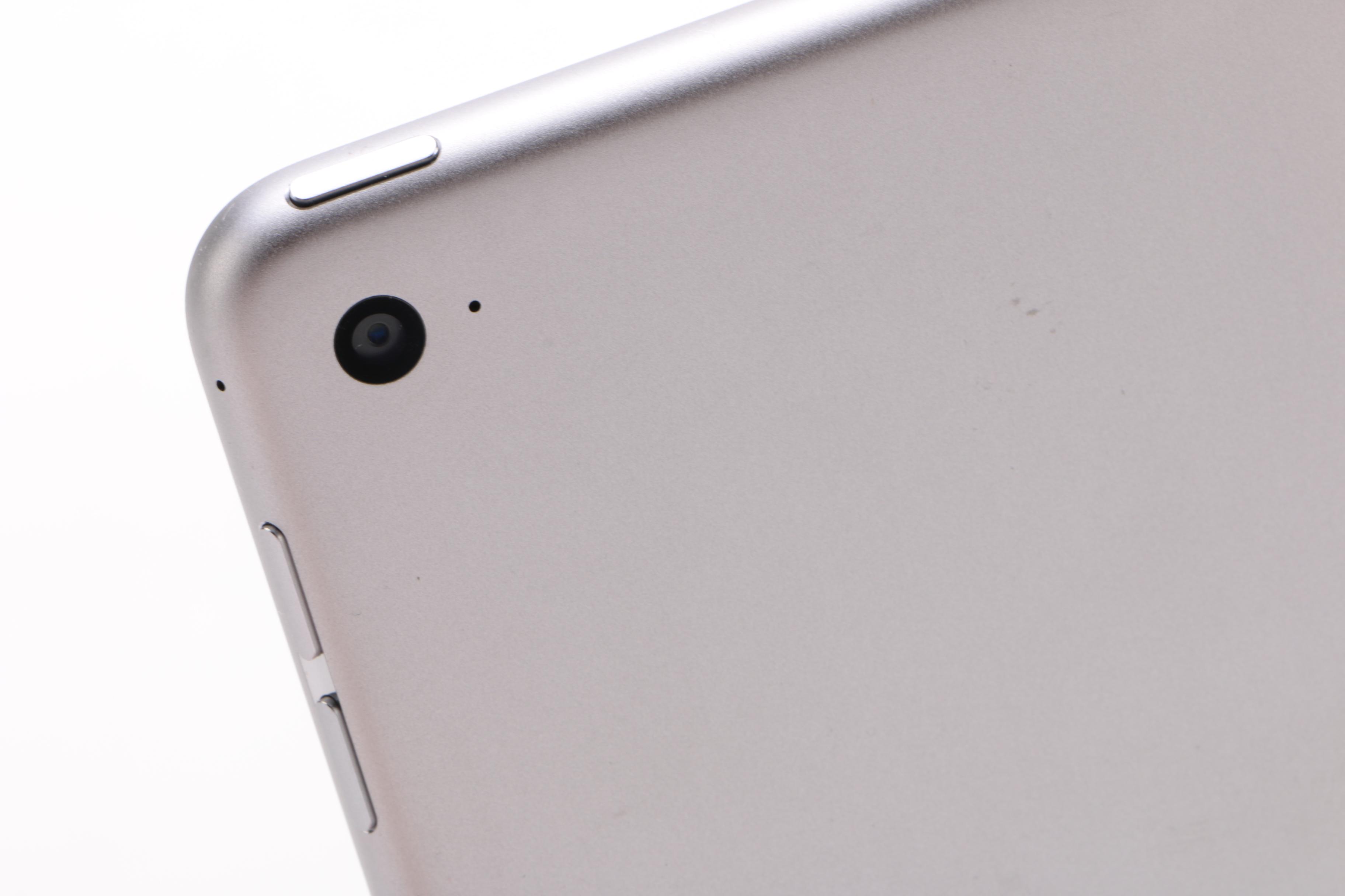 128GB Apple iPad mini 4 with Lightning Cable and Power Adapter