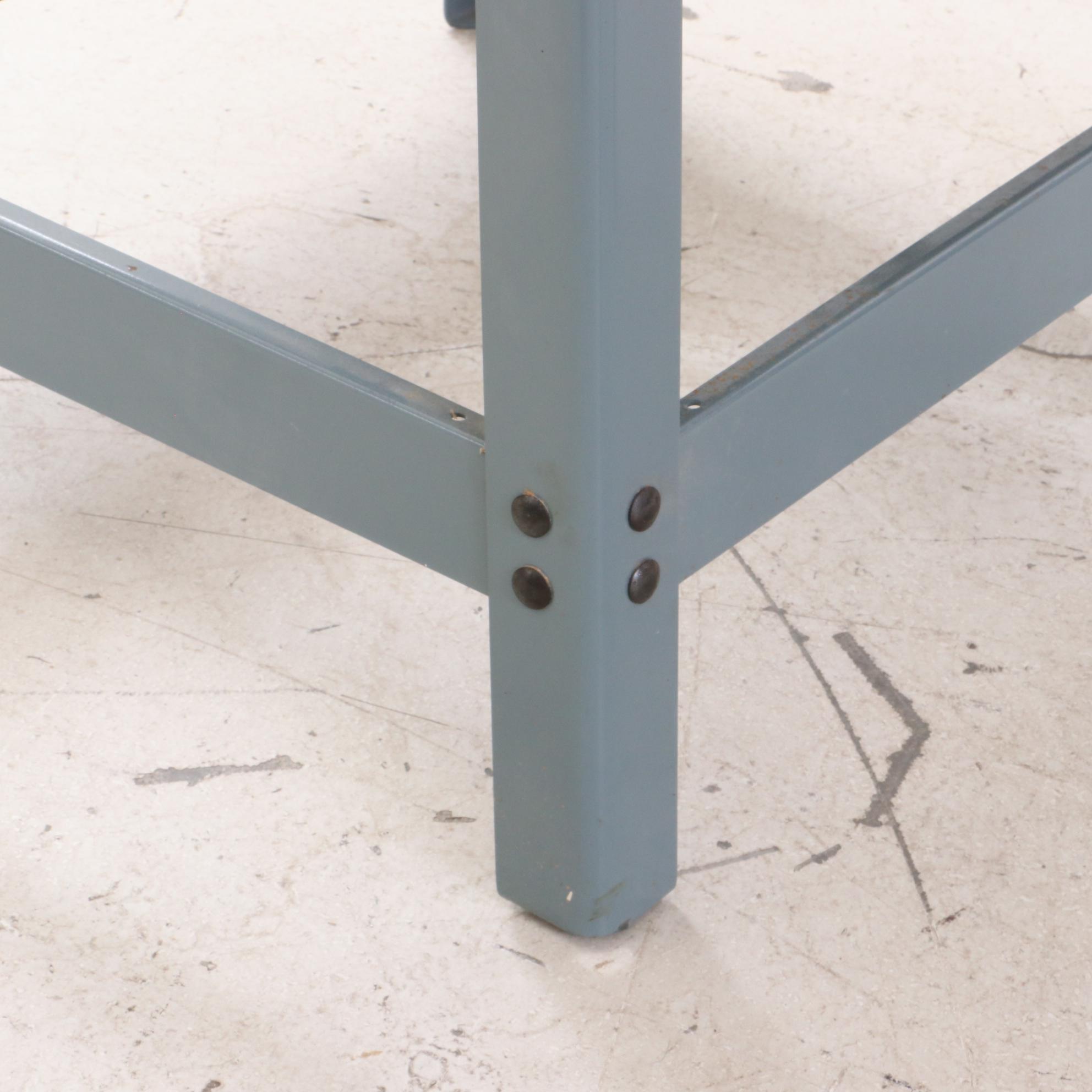 Delta 10" Contractor Table Saw with "Unifence" Saw Fence Guide