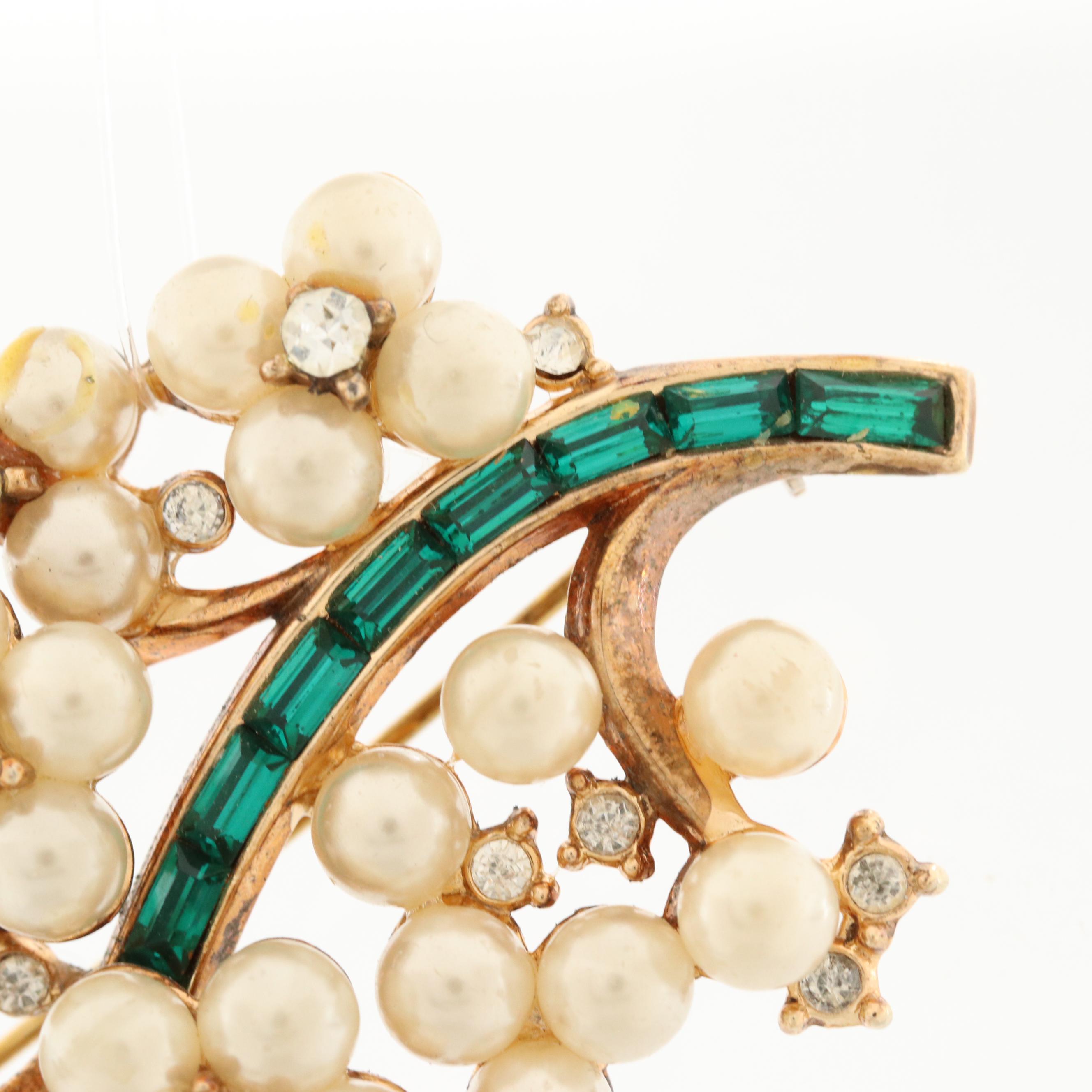 Vintage Trifari Rhinestone Brooch