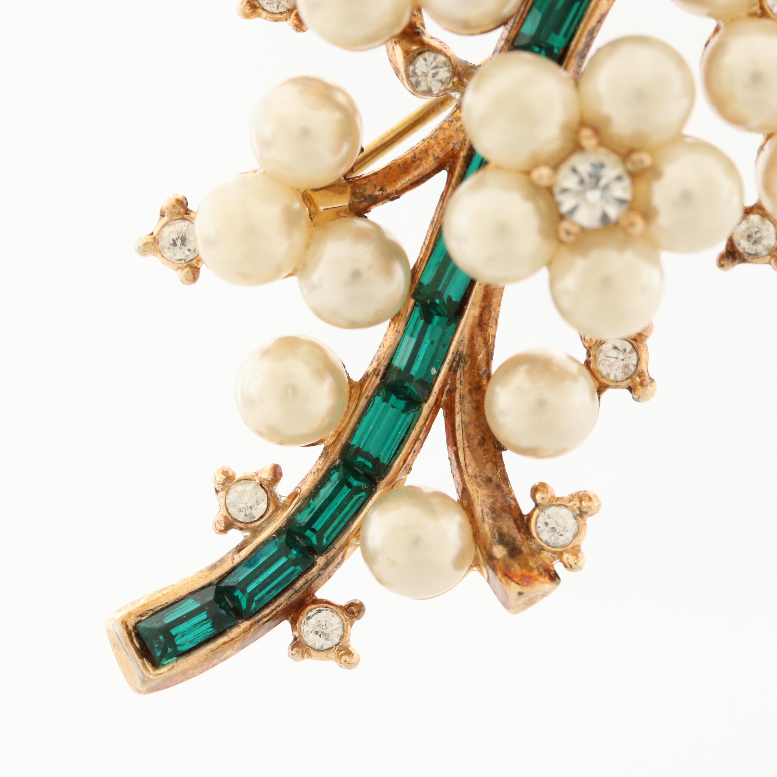 Vintage Trifari Rhinestone Brooch